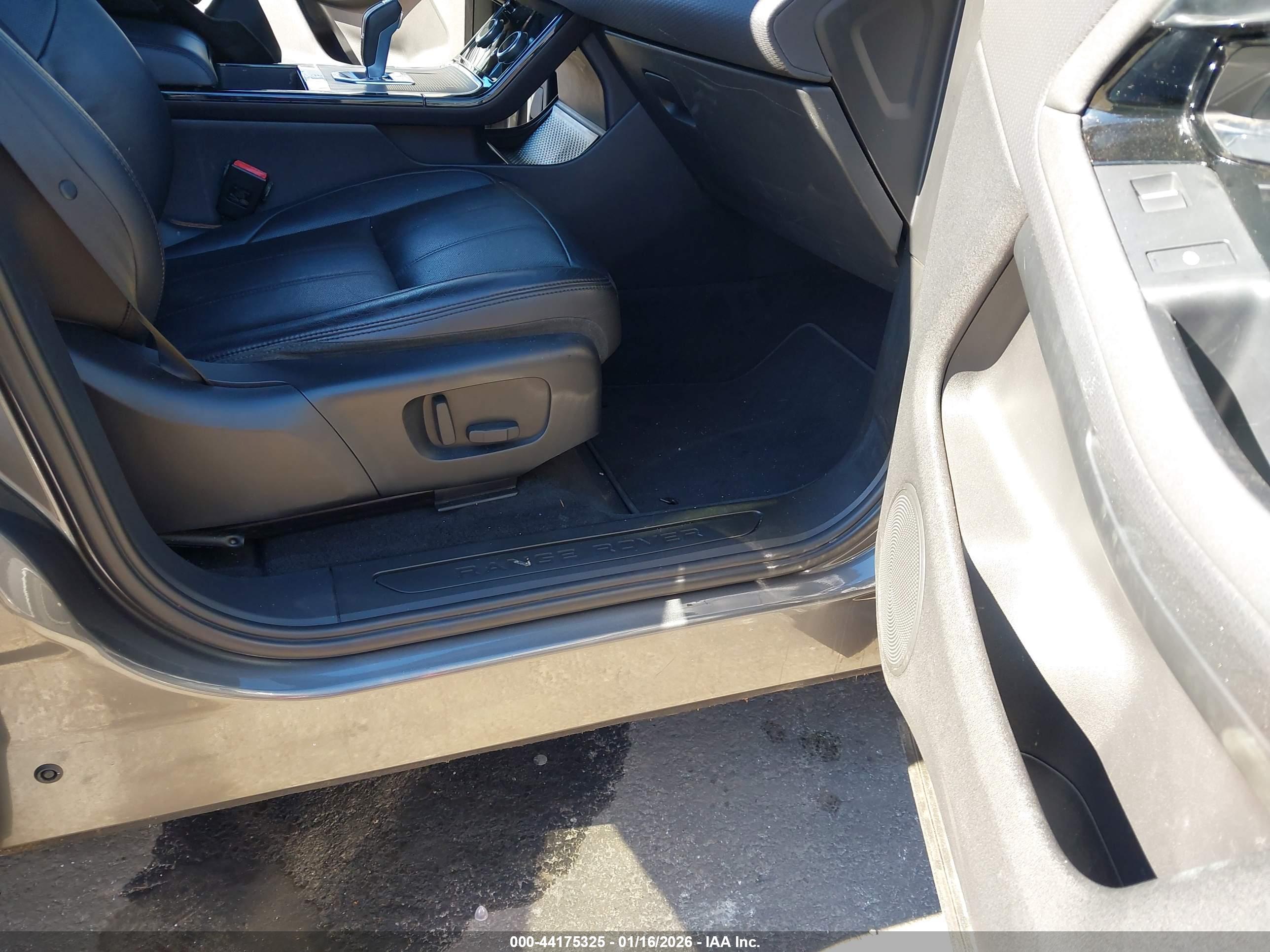 LAND ROVER image 5