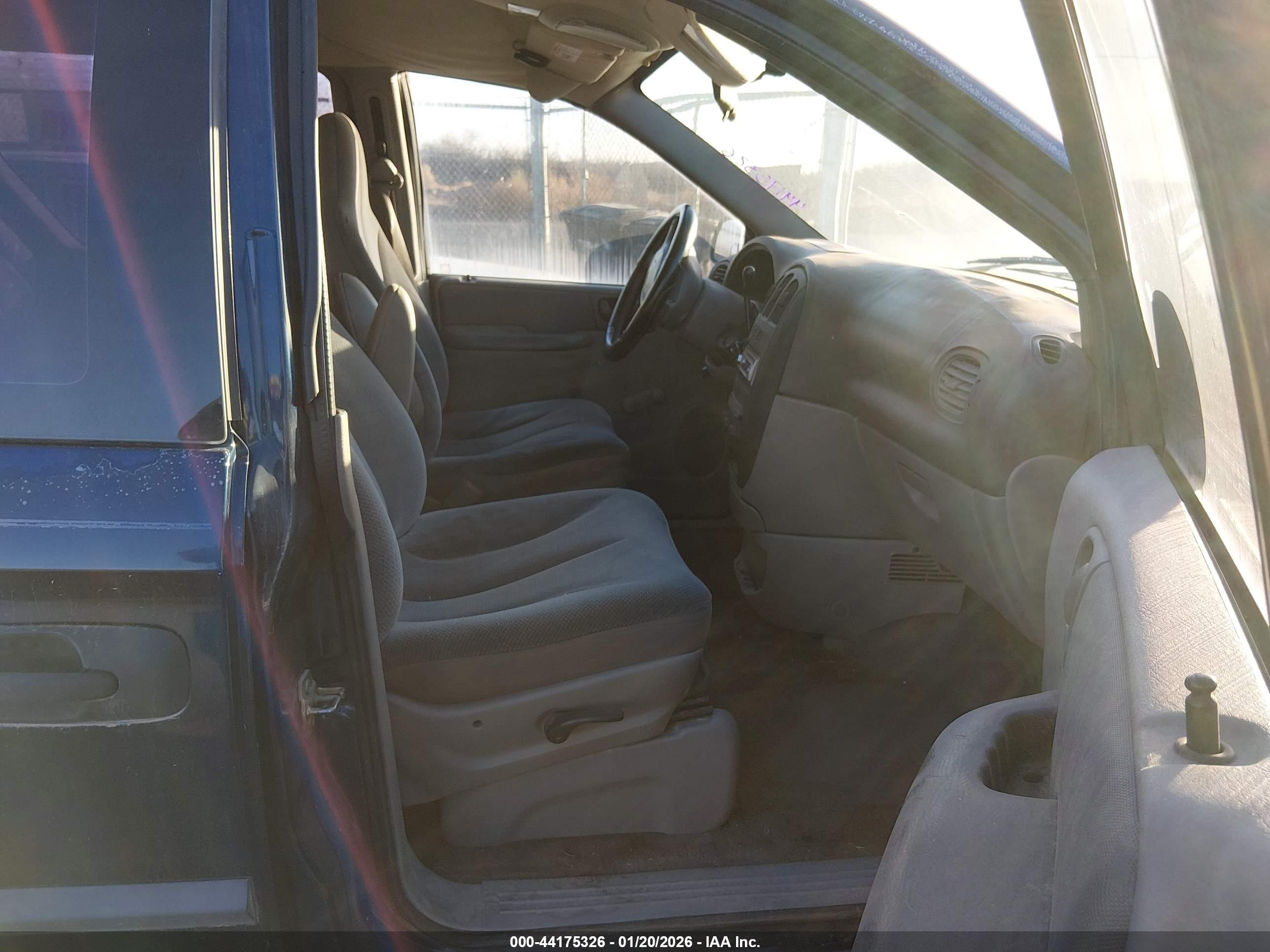 DODGE CARAVAN image 5