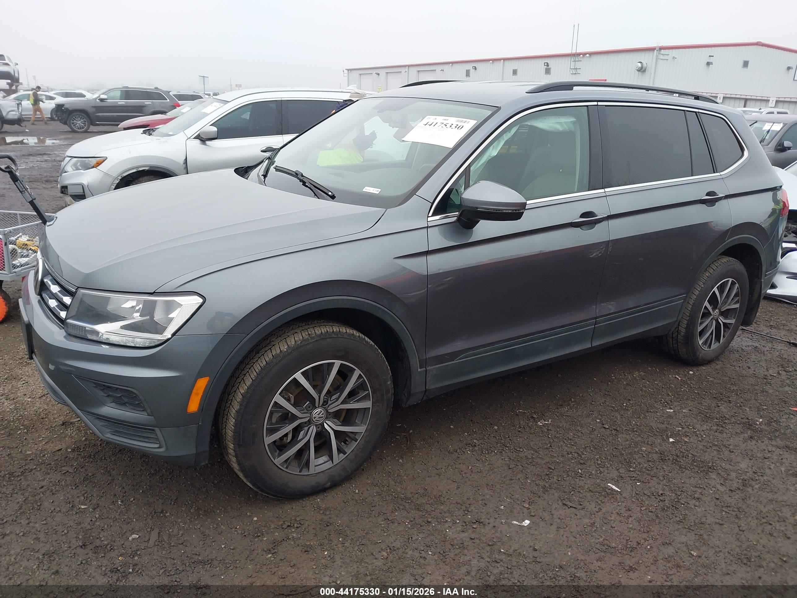 VOLKSWAGEN TIGUAN image 2
