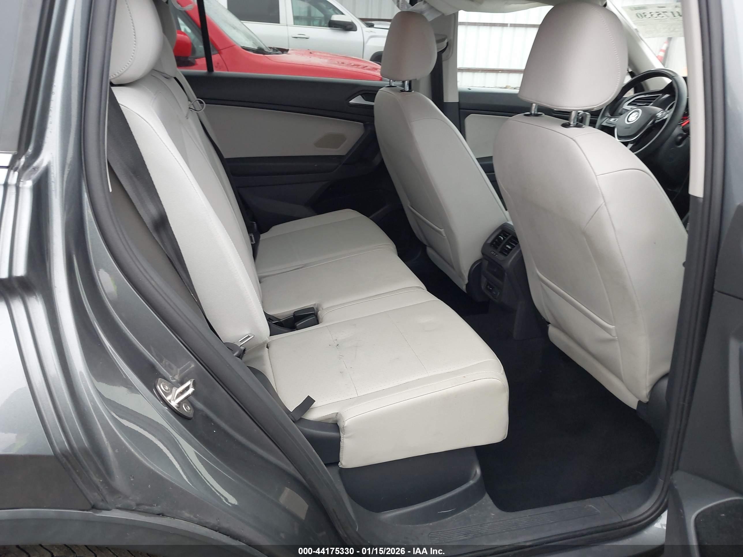 VOLKSWAGEN TIGUAN image 8