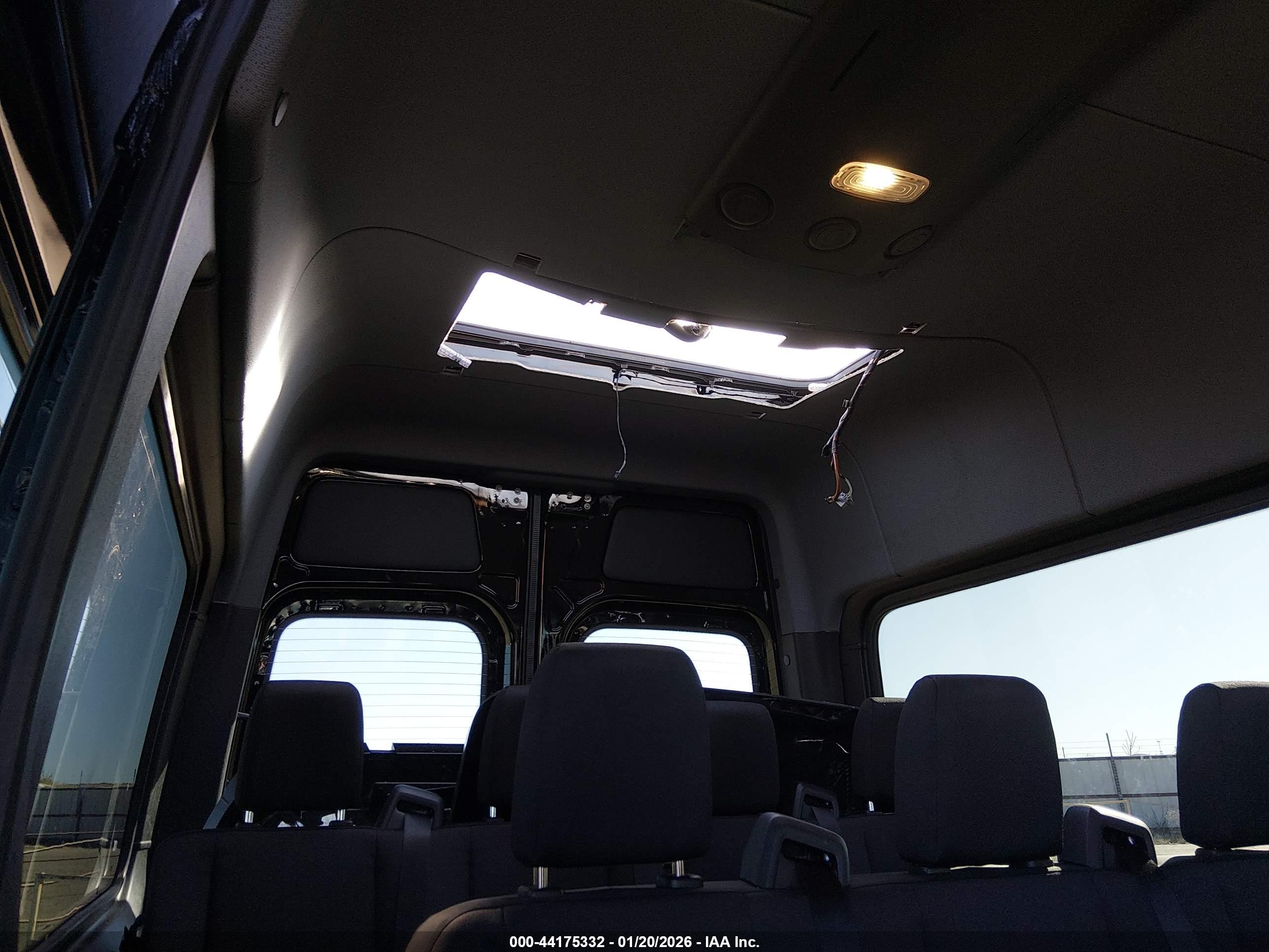 MERCEDES-BENZ SPRINTER image 6