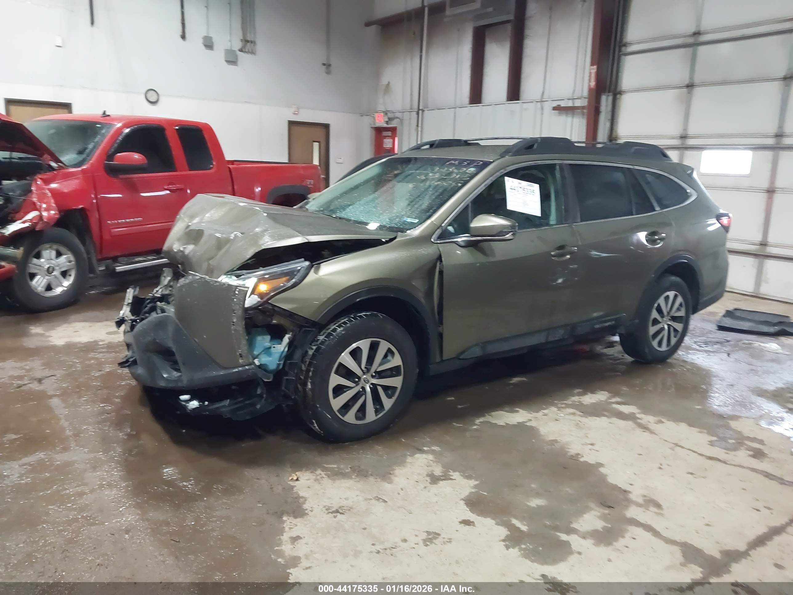 SUBARU OUTBACK image 2
