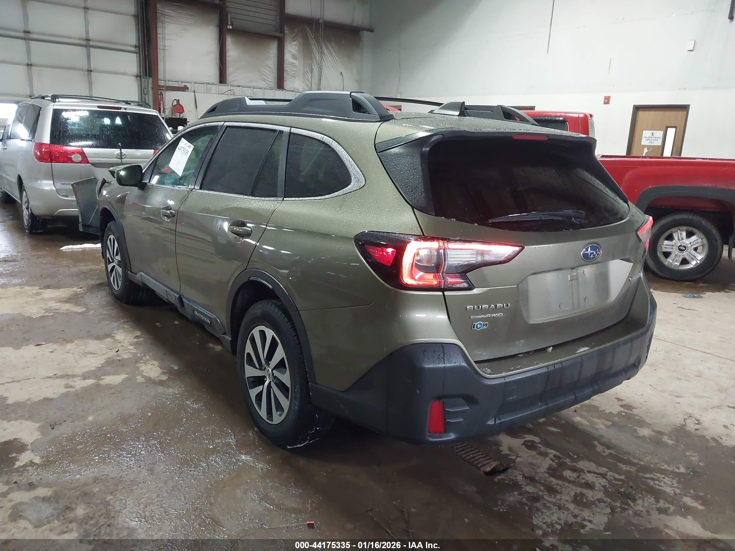SUBARU OUTBACK image 3