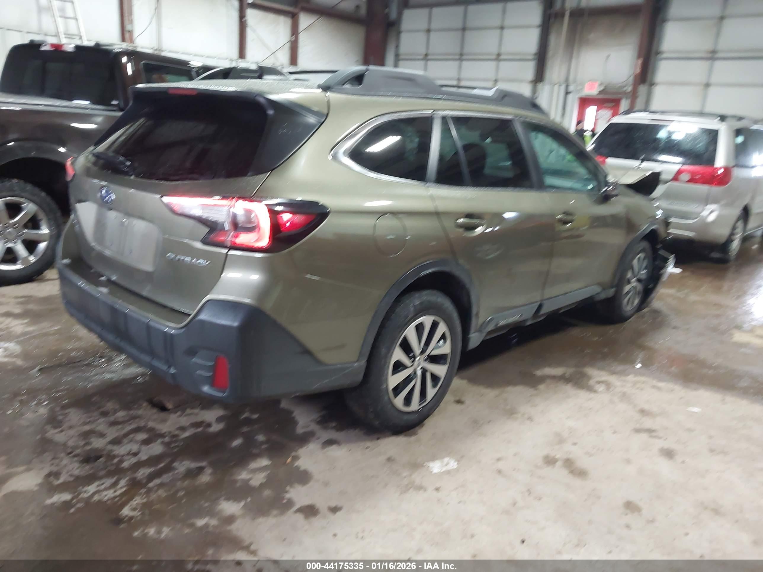 SUBARU OUTBACK image 4
