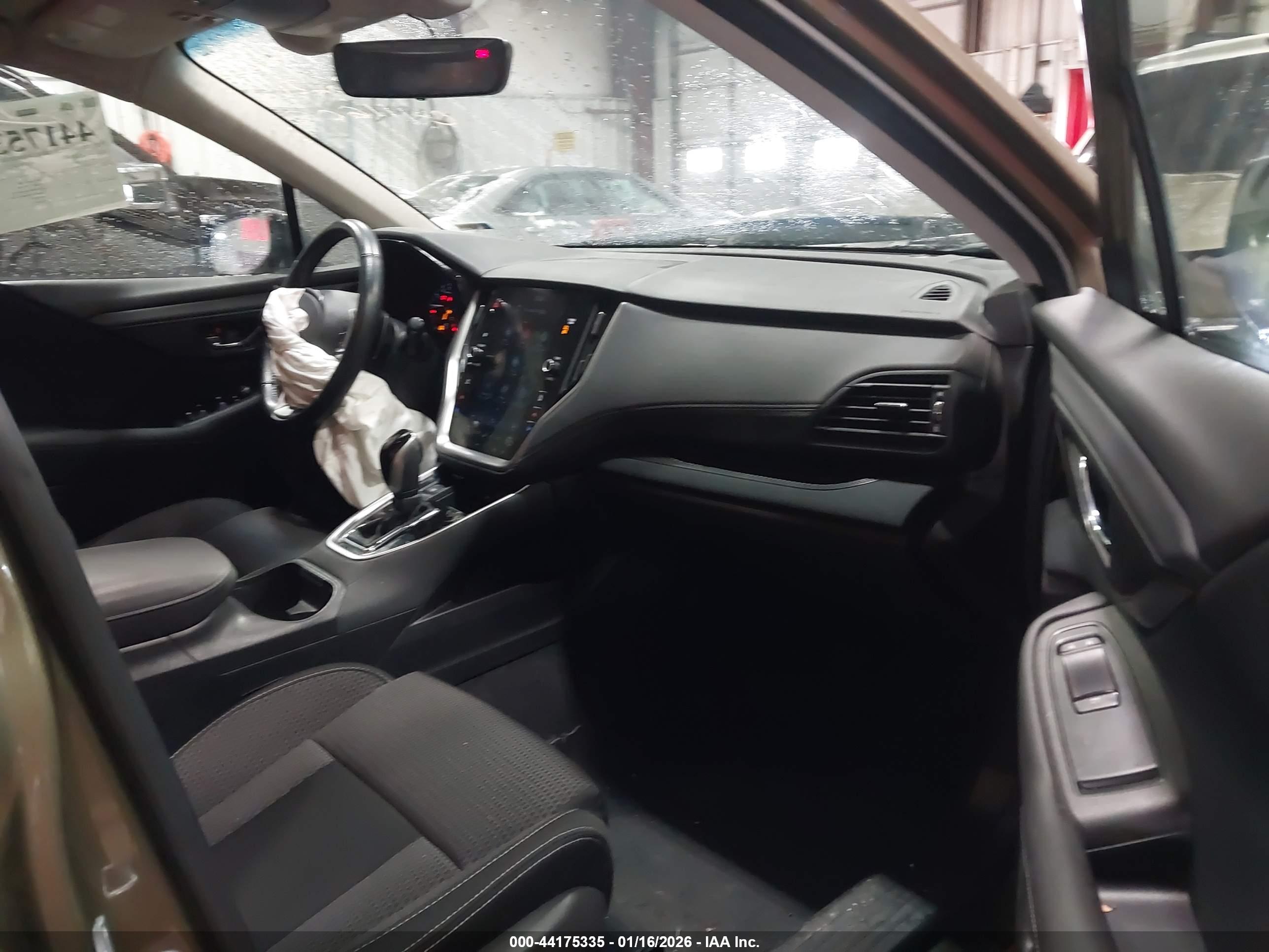 SUBARU OUTBACK image 5
