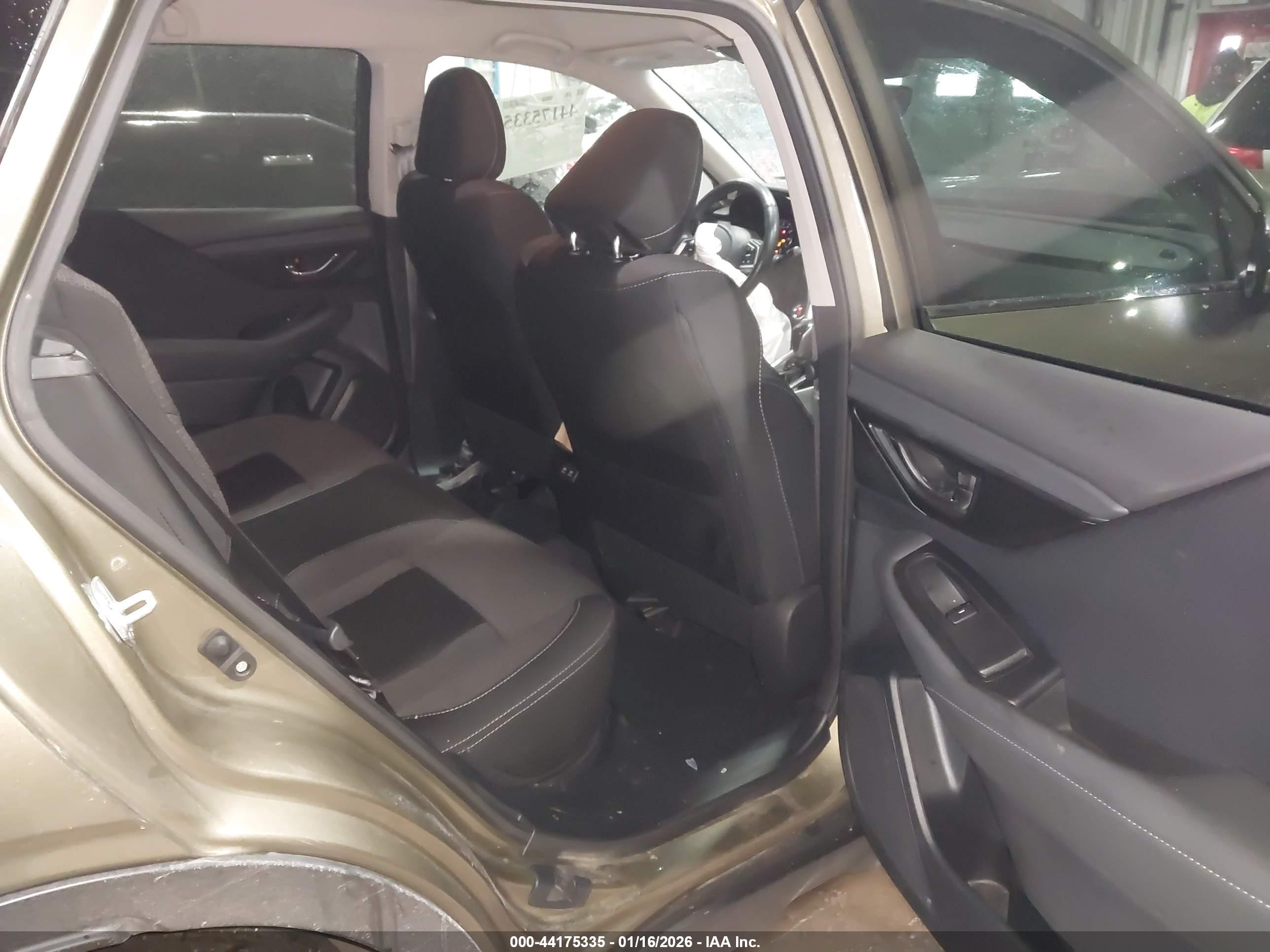 SUBARU OUTBACK image 8