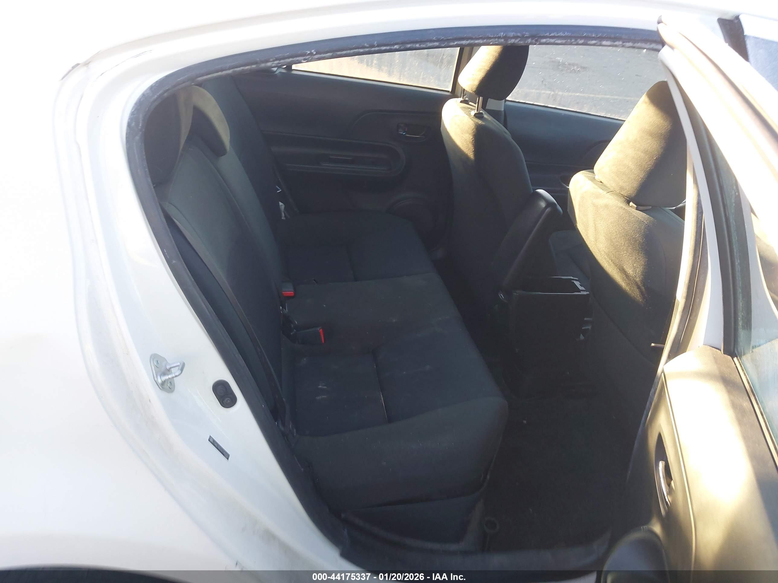 TOYOTA PRIUS image 8