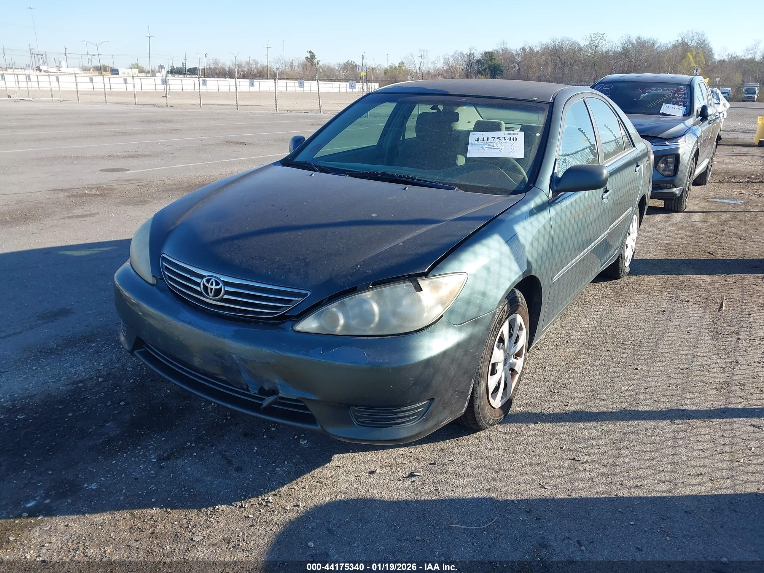 TOYOTA CAMRY image 2
