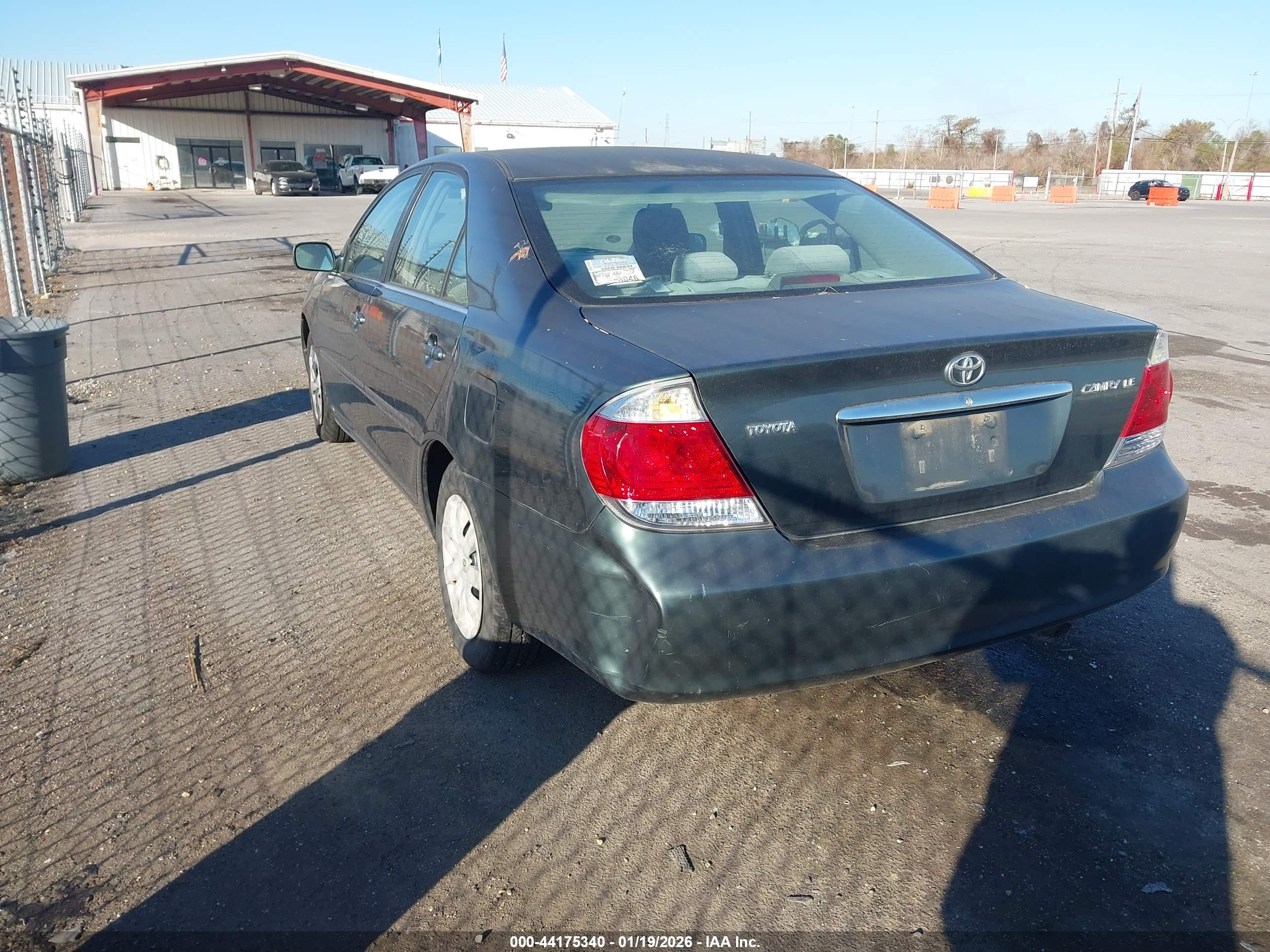 TOYOTA CAMRY image 3