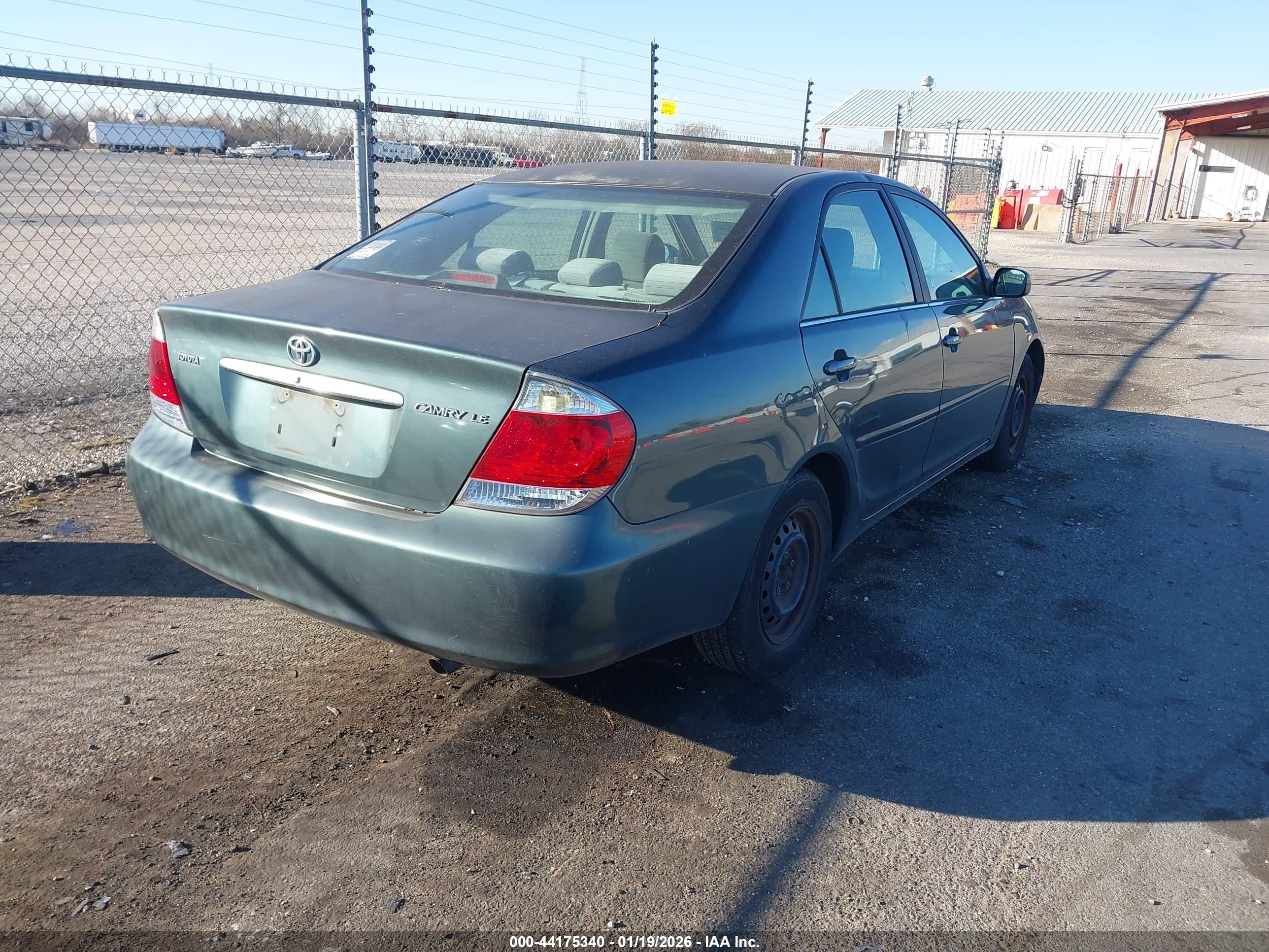 TOYOTA CAMRY image 4