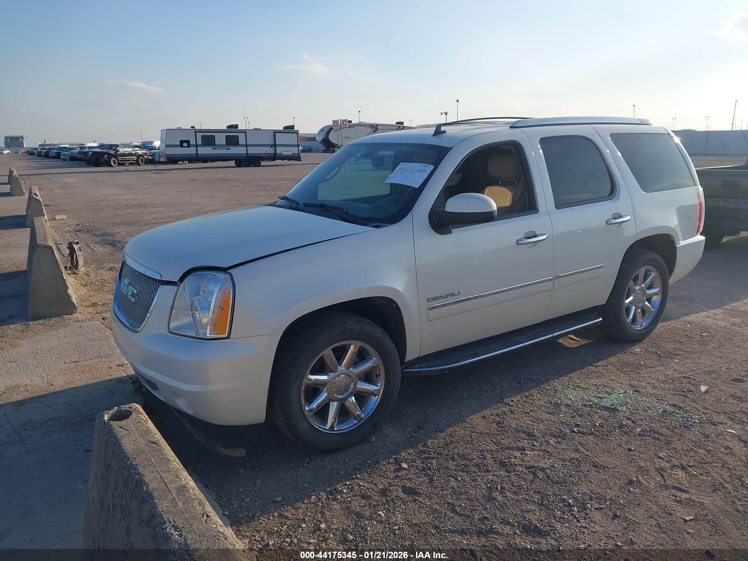 GMC YUKON image 2
