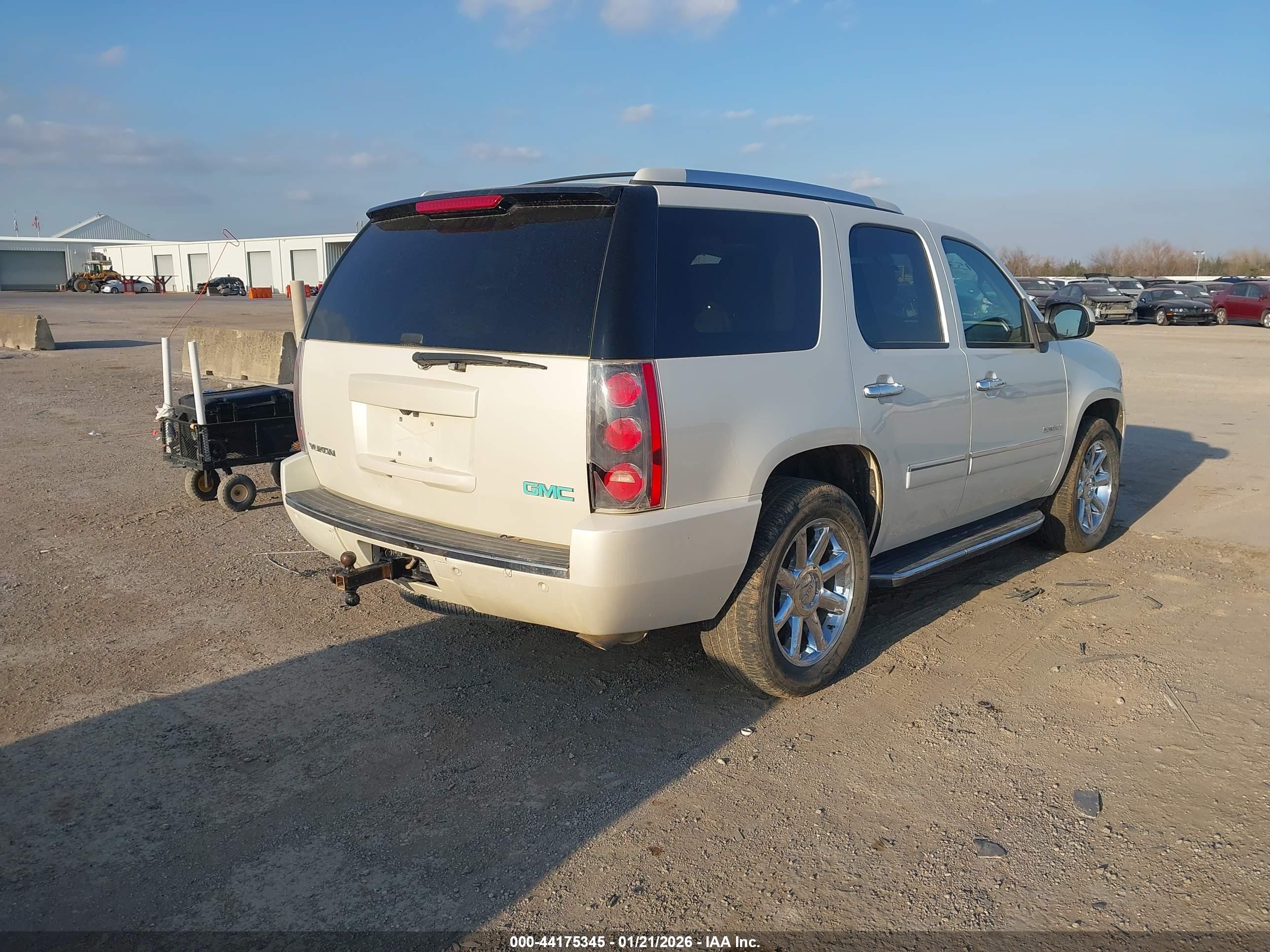 GMC YUKON image 4