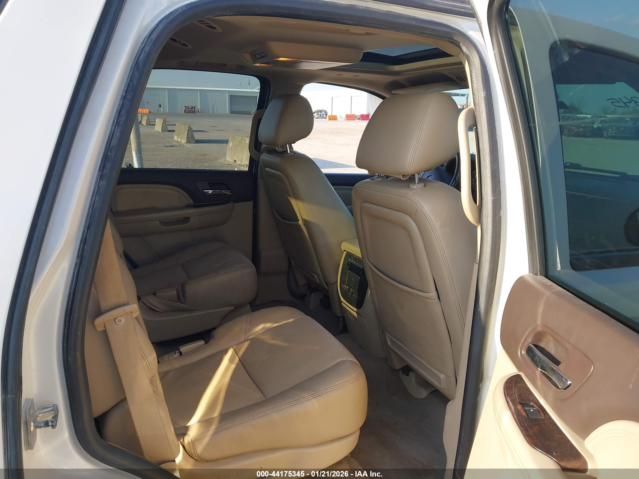 GMC YUKON image 8