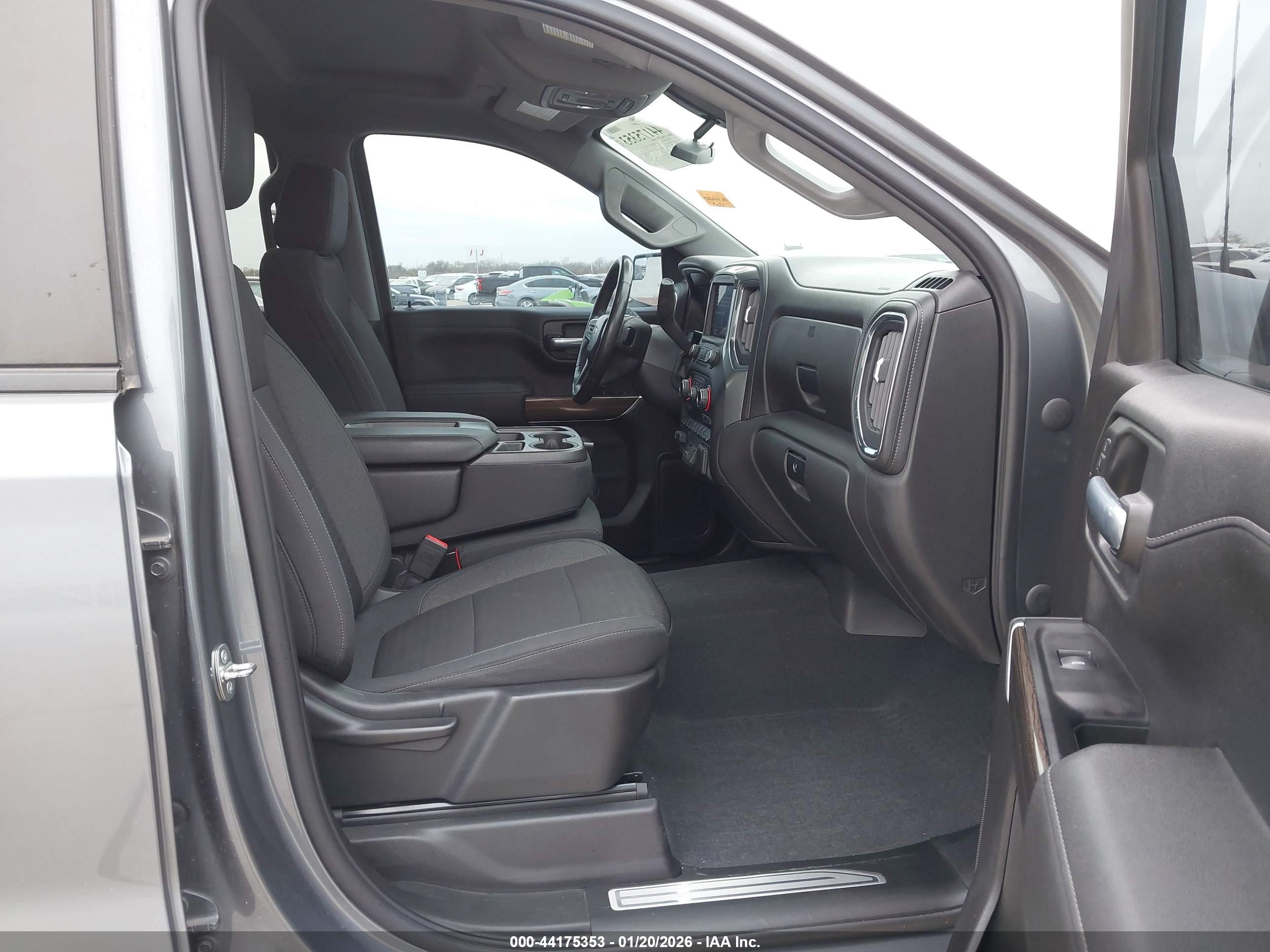 CHEVROLET SILVERADO image 5