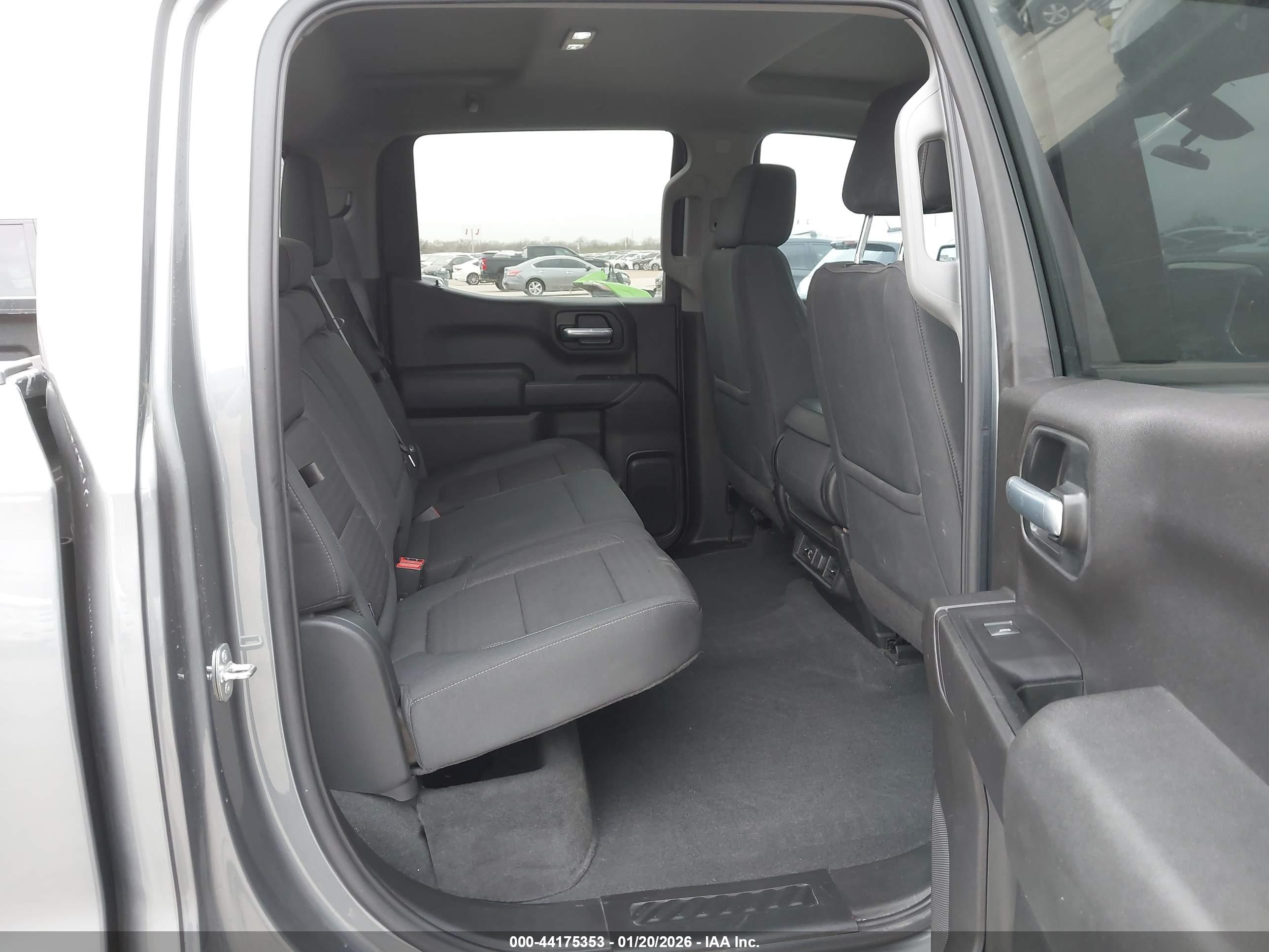 CHEVROLET SILVERADO image 8