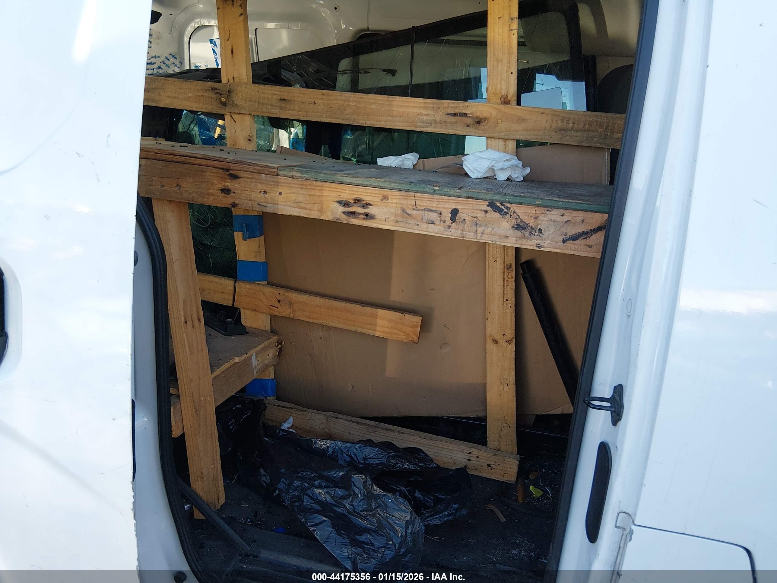 NISSAN NV200 image 8