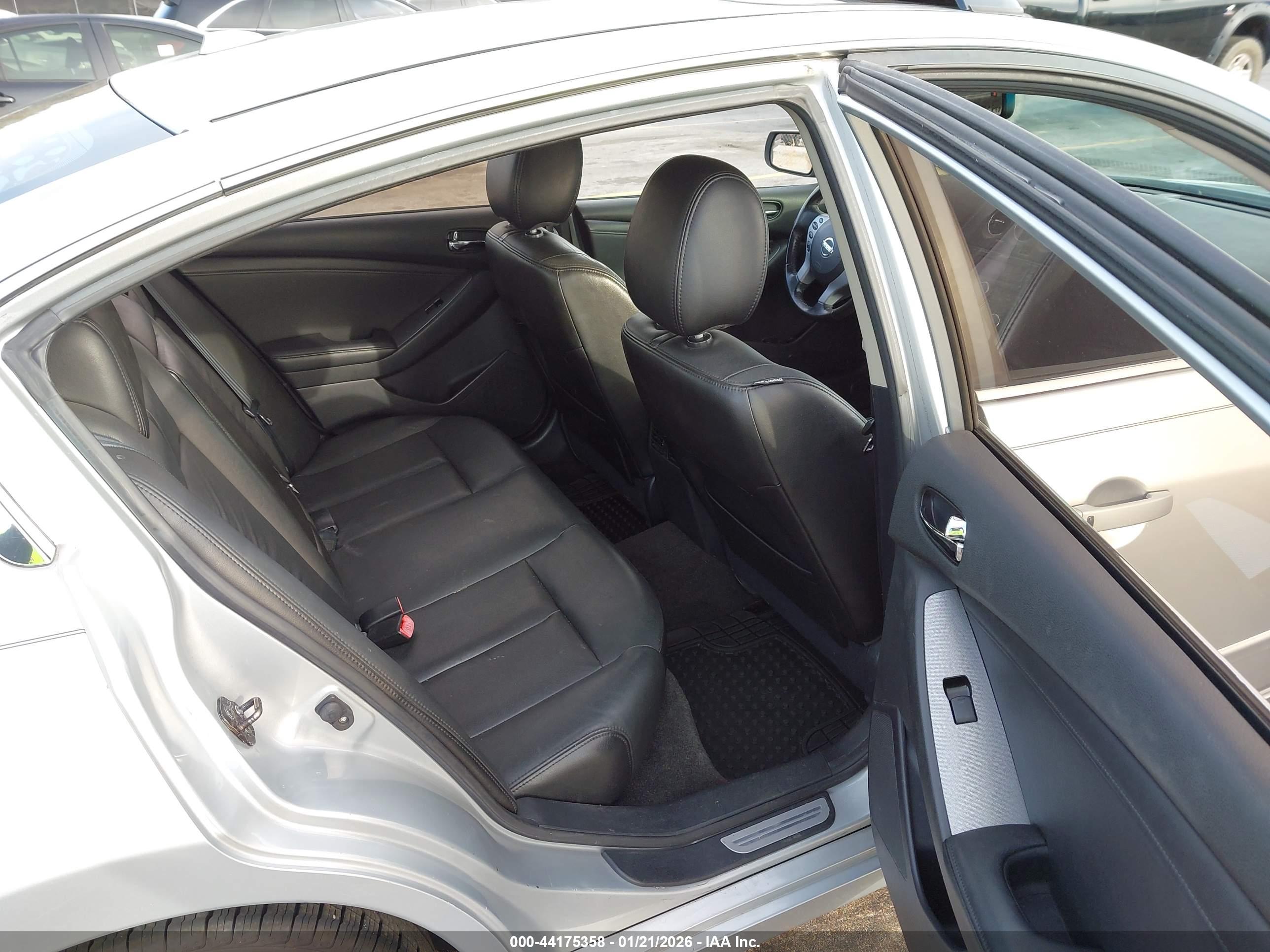 NISSAN ALTIMA image 8