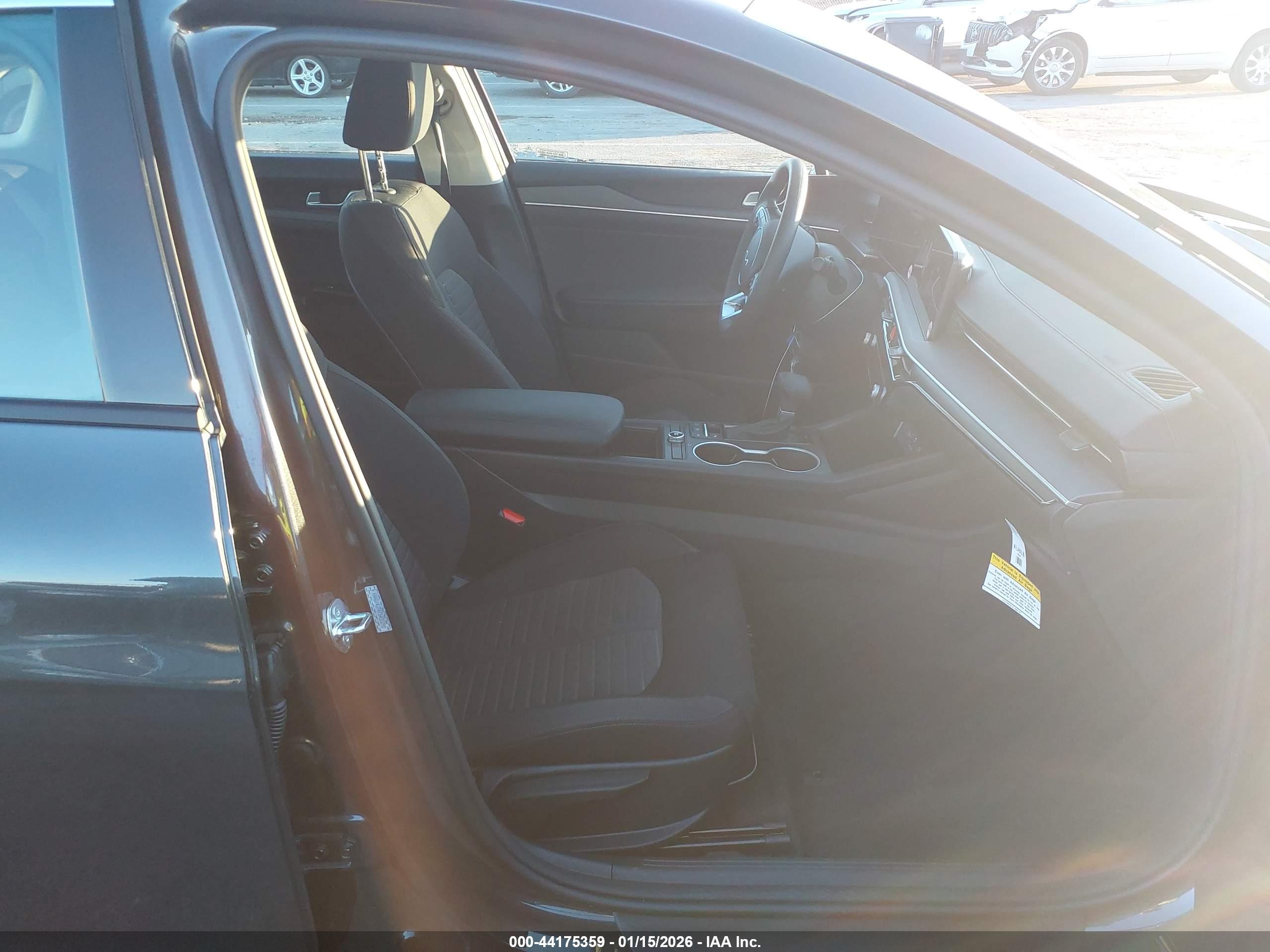 KIA K5 image 5
