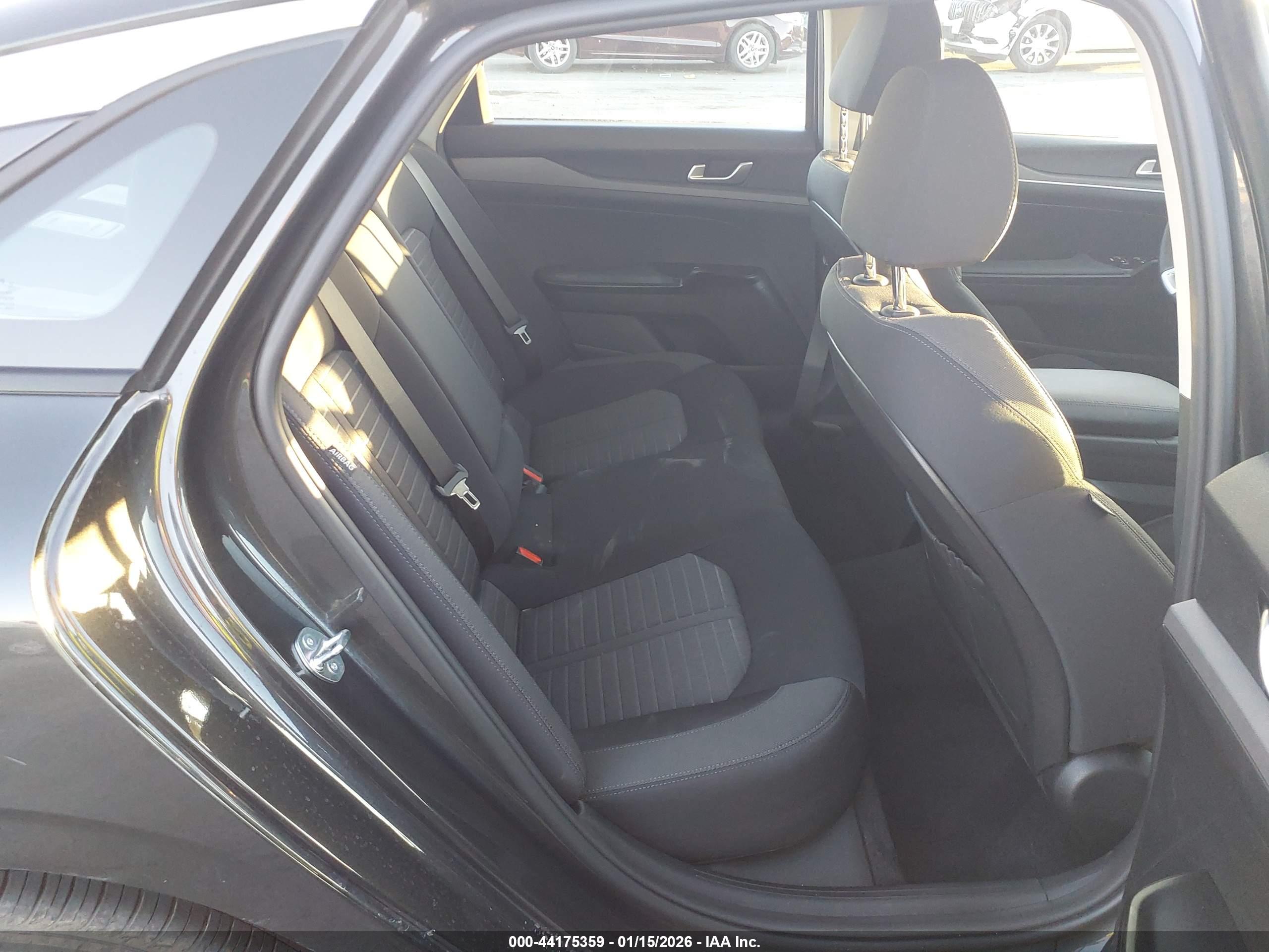 KIA K5 image 8