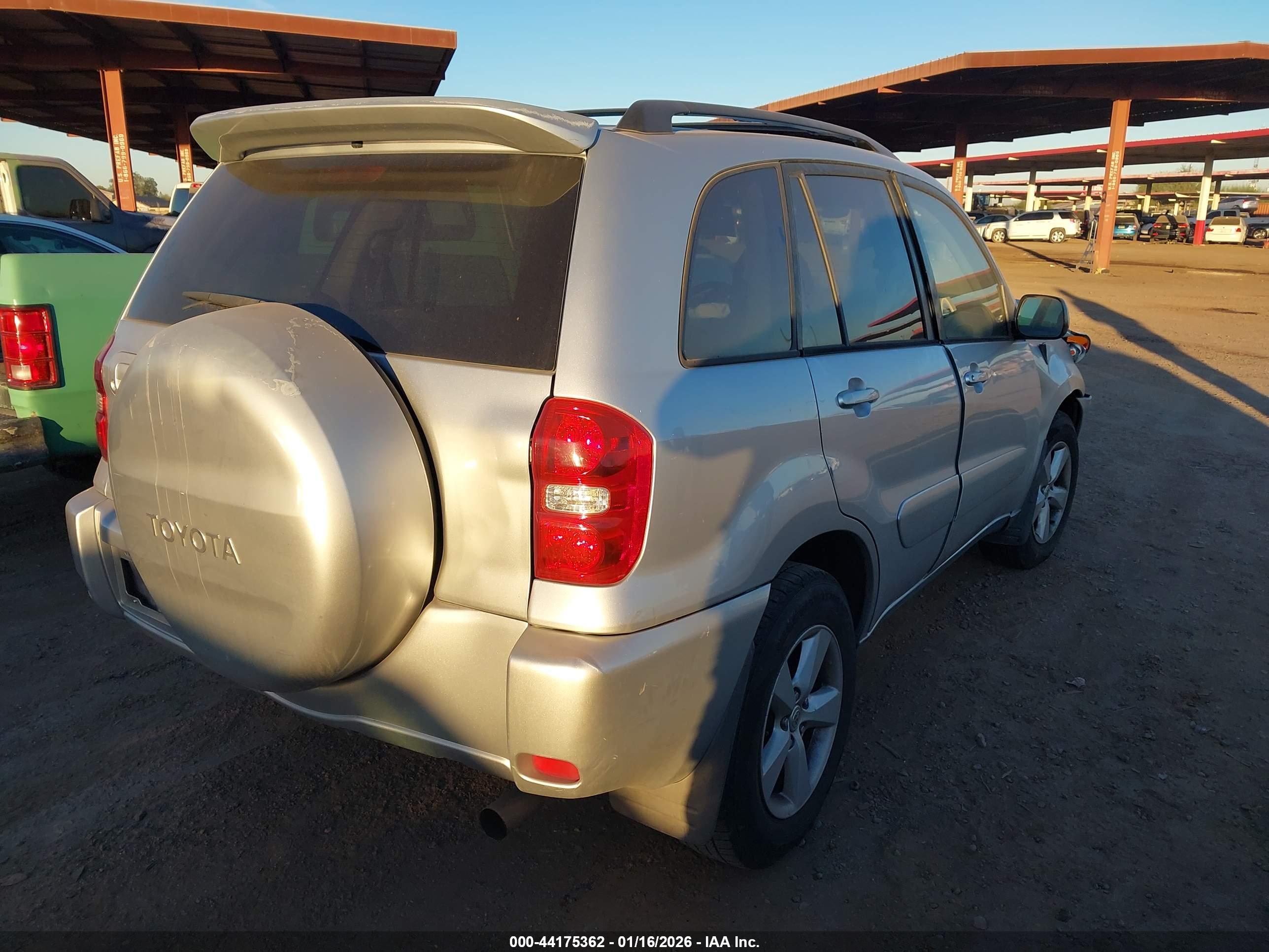 TOYOTA RAV4 image 4