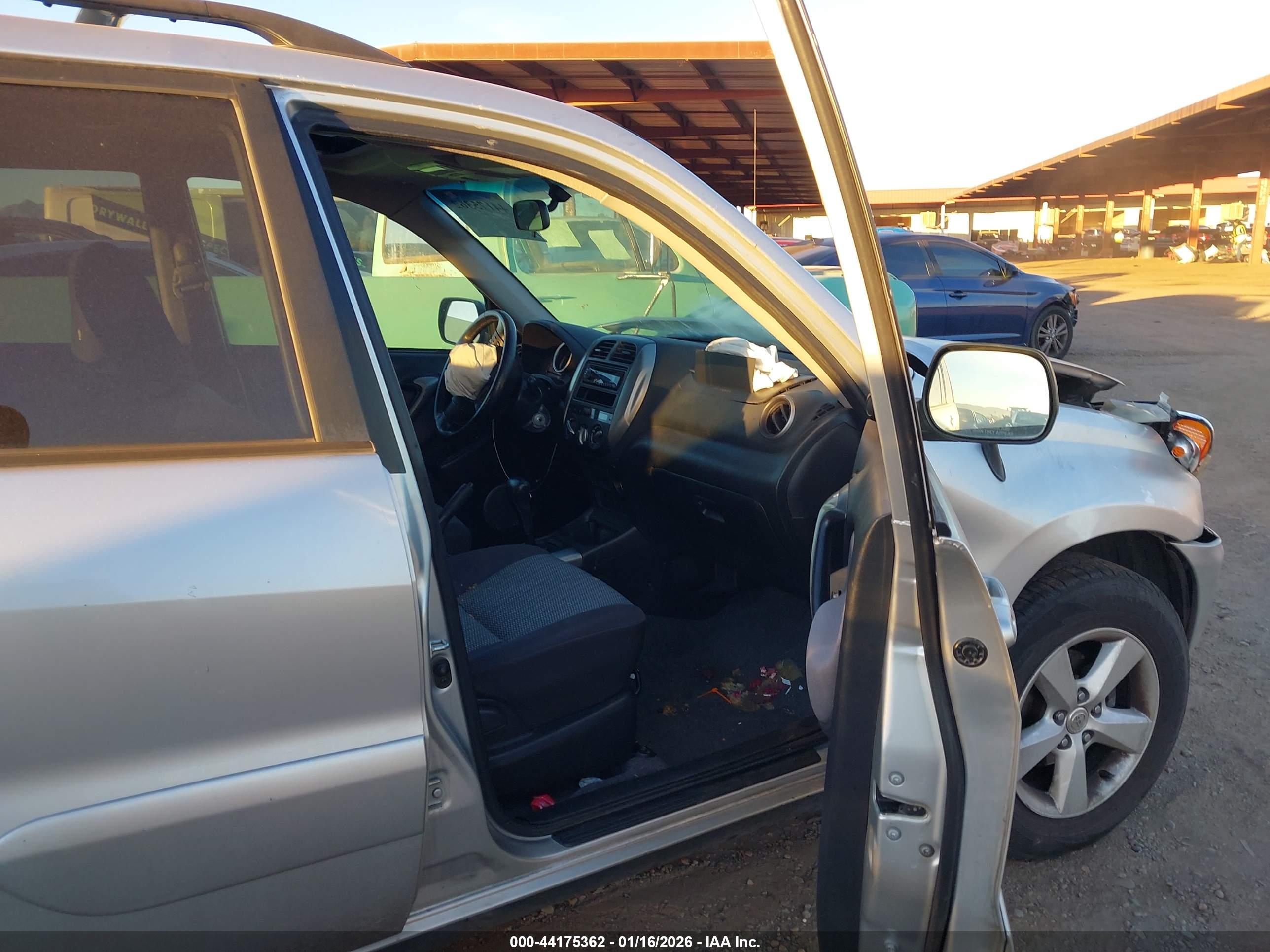 TOYOTA RAV4 image 5