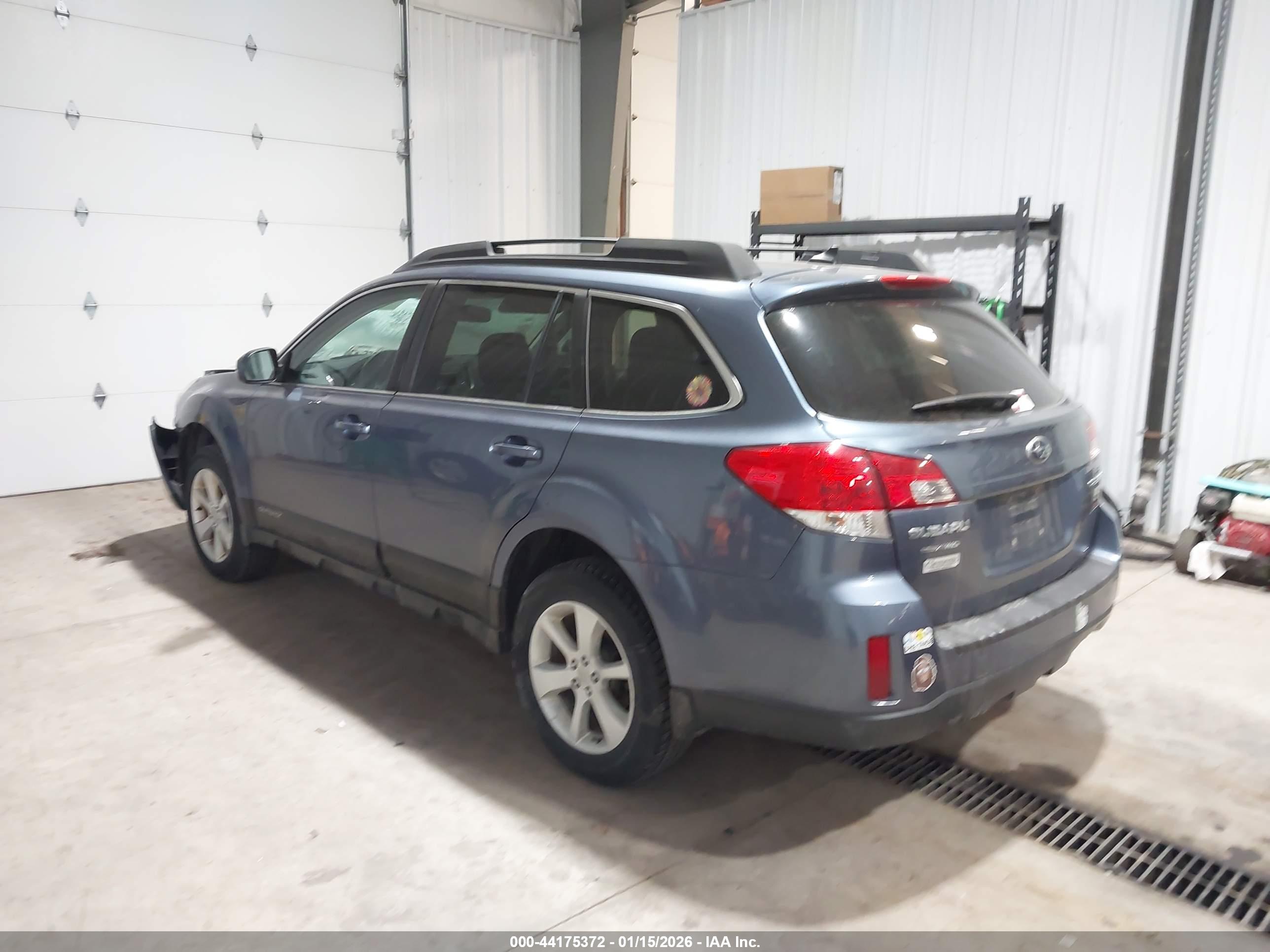 SUBARU OUTBACK image 3