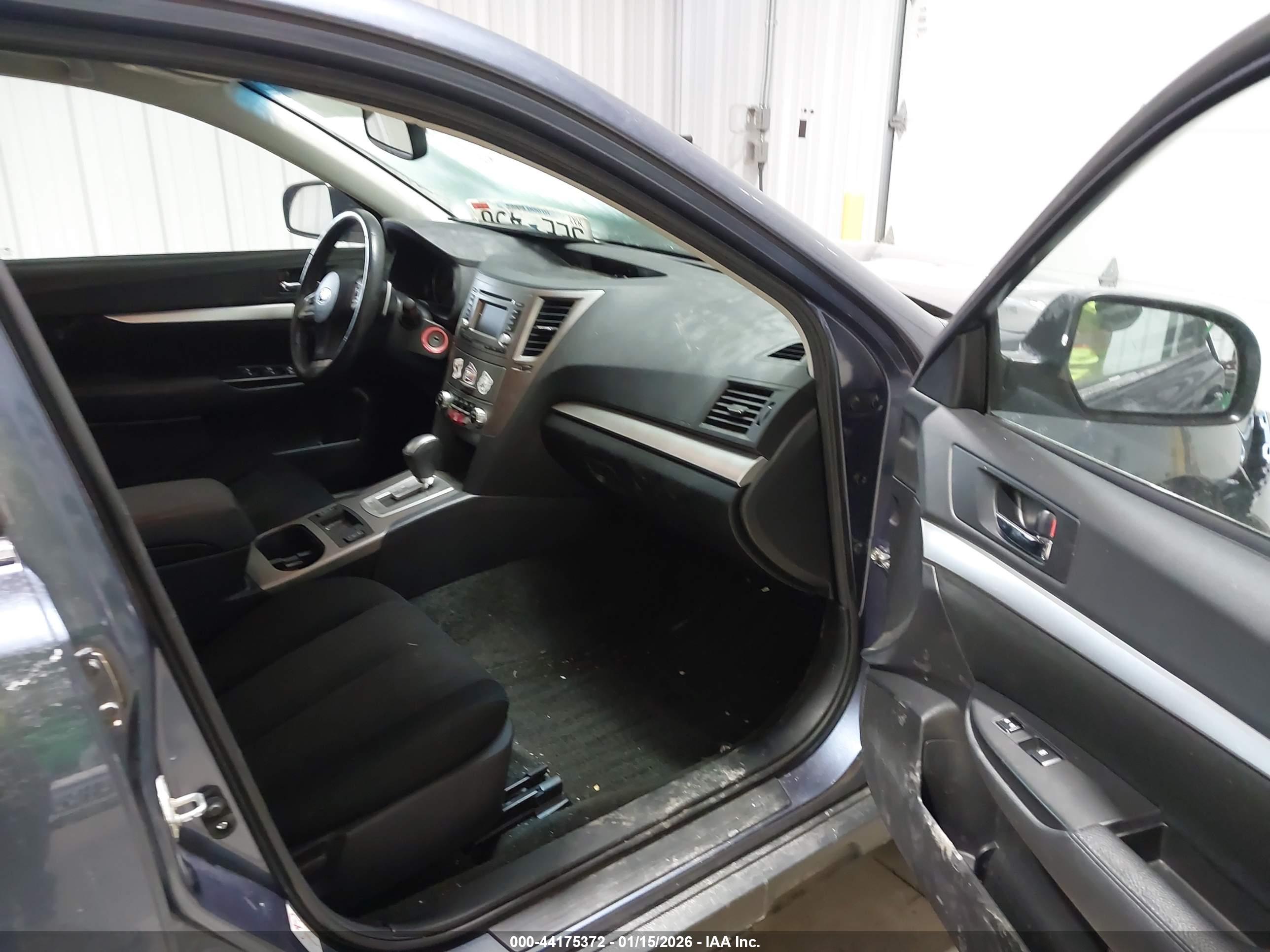 SUBARU OUTBACK image 5