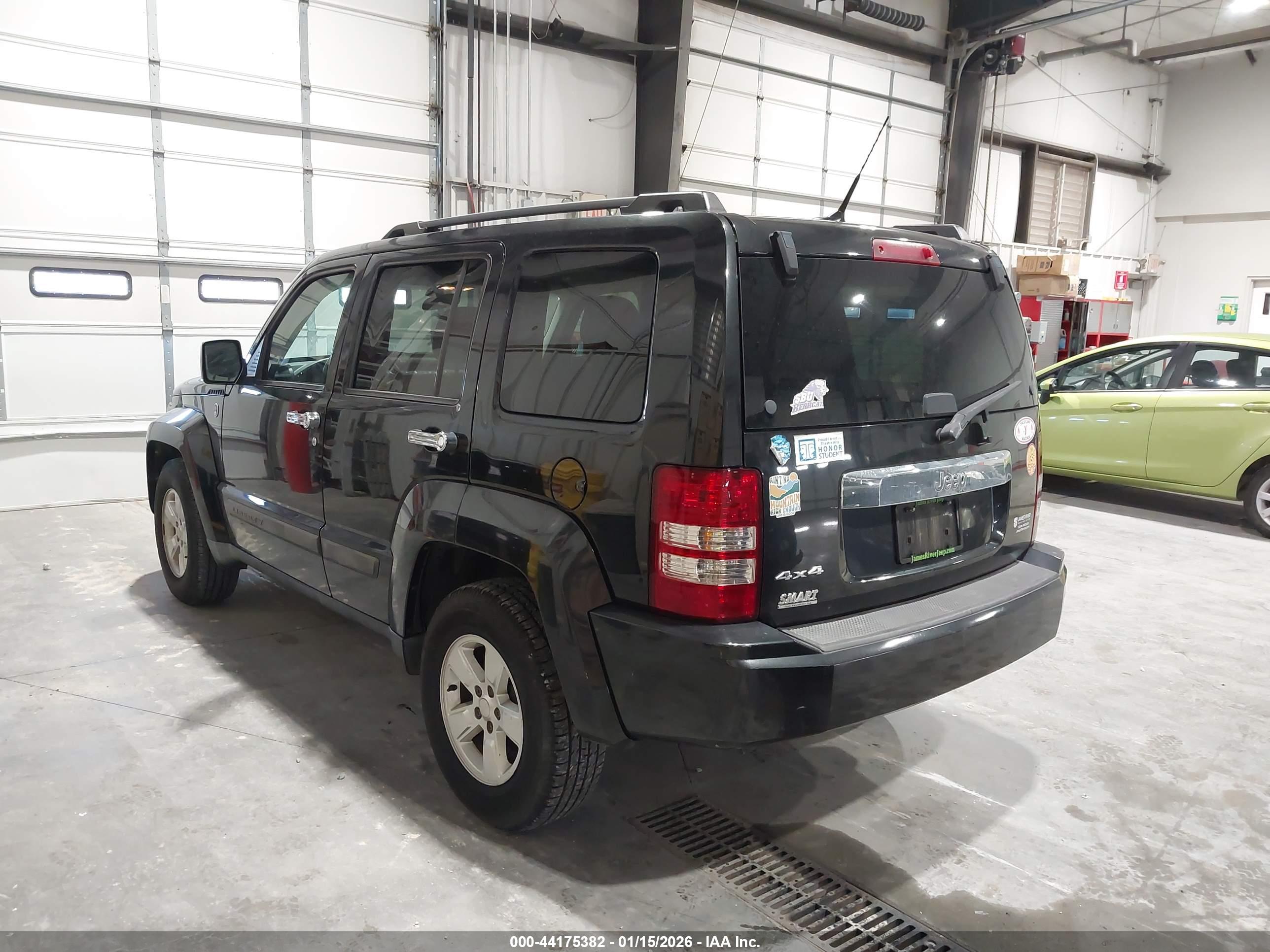 JEEP LIBERTY image 3