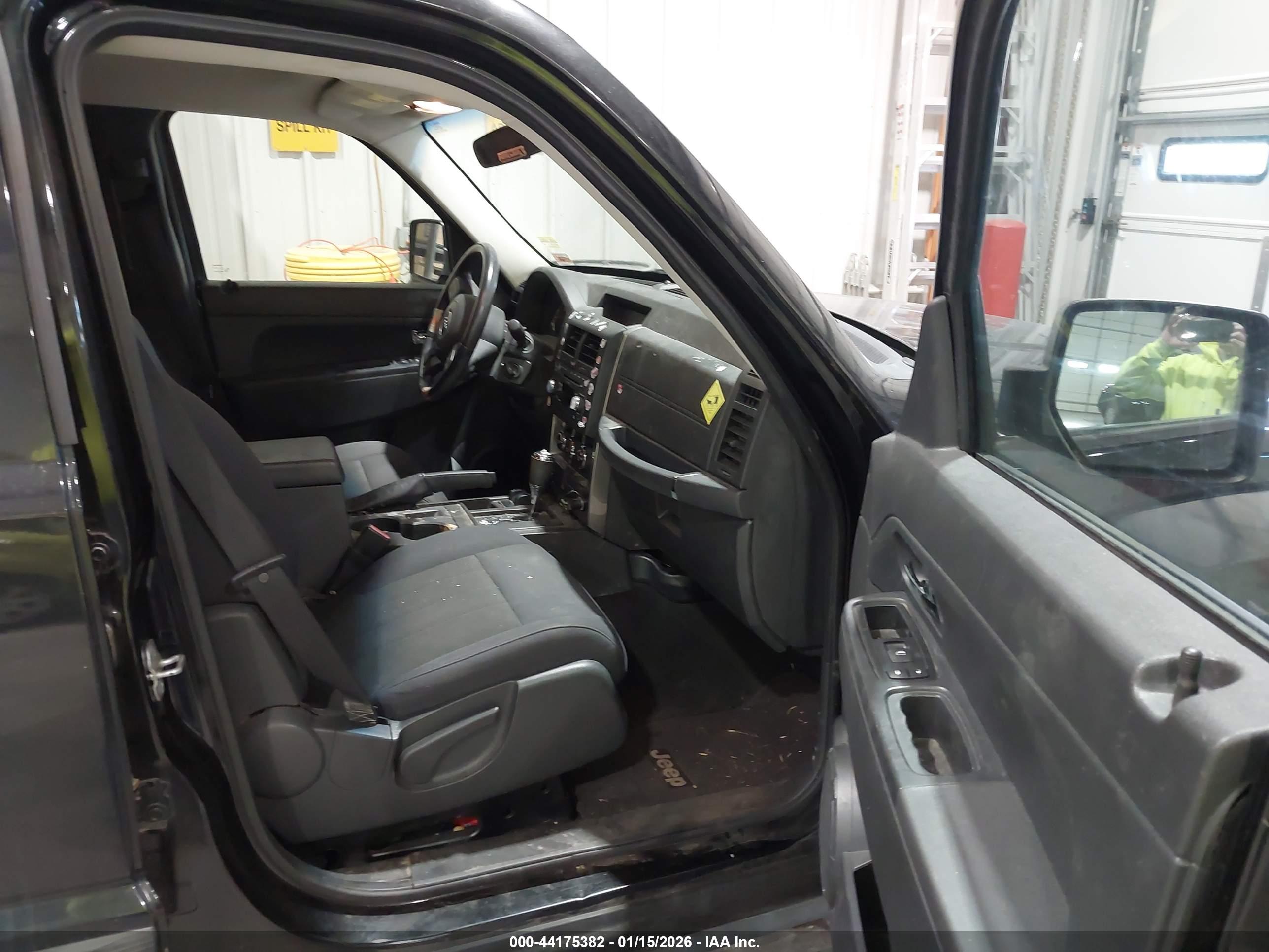 JEEP LIBERTY image 5