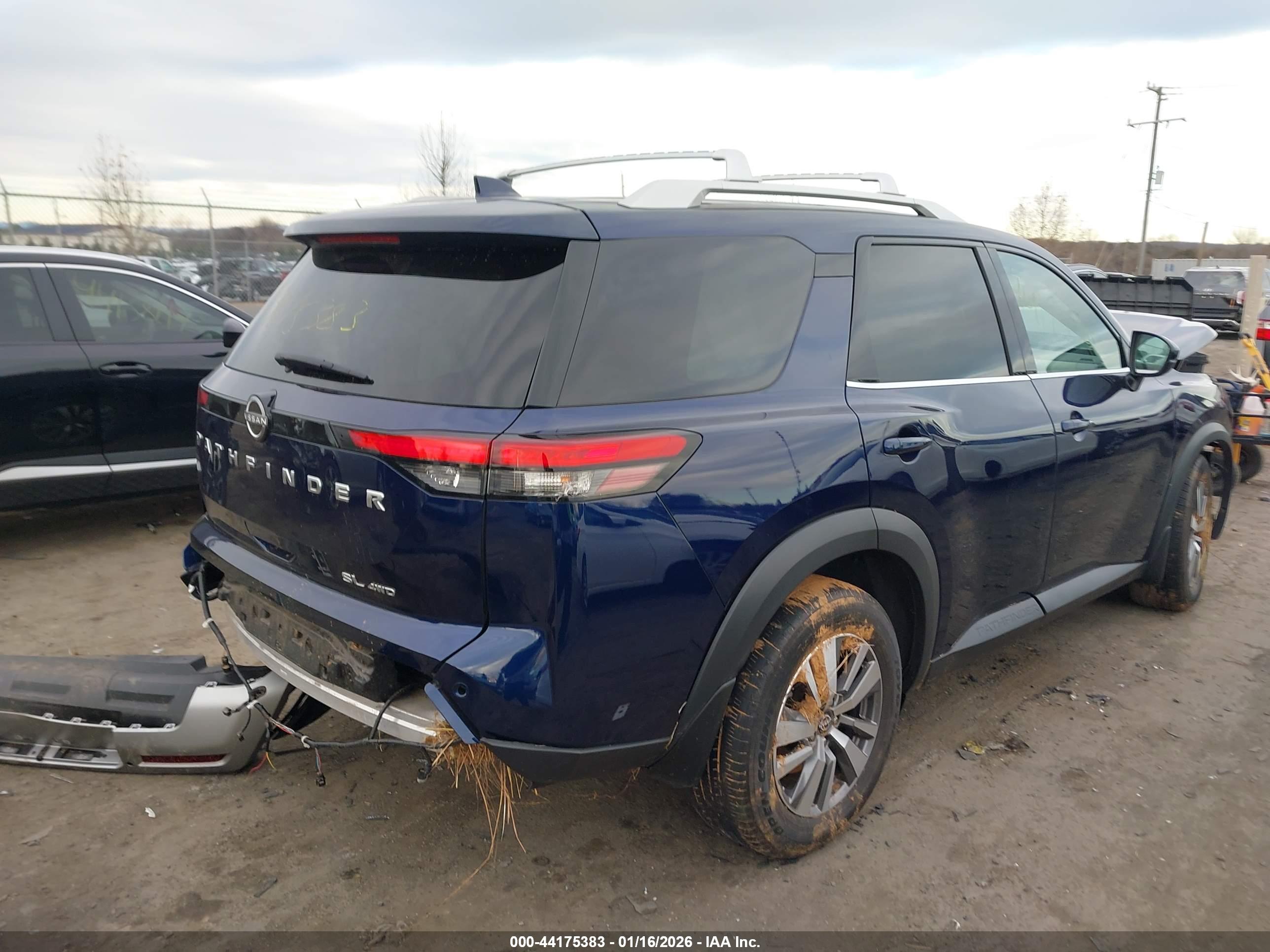 NISSAN PATHFINDER image 4