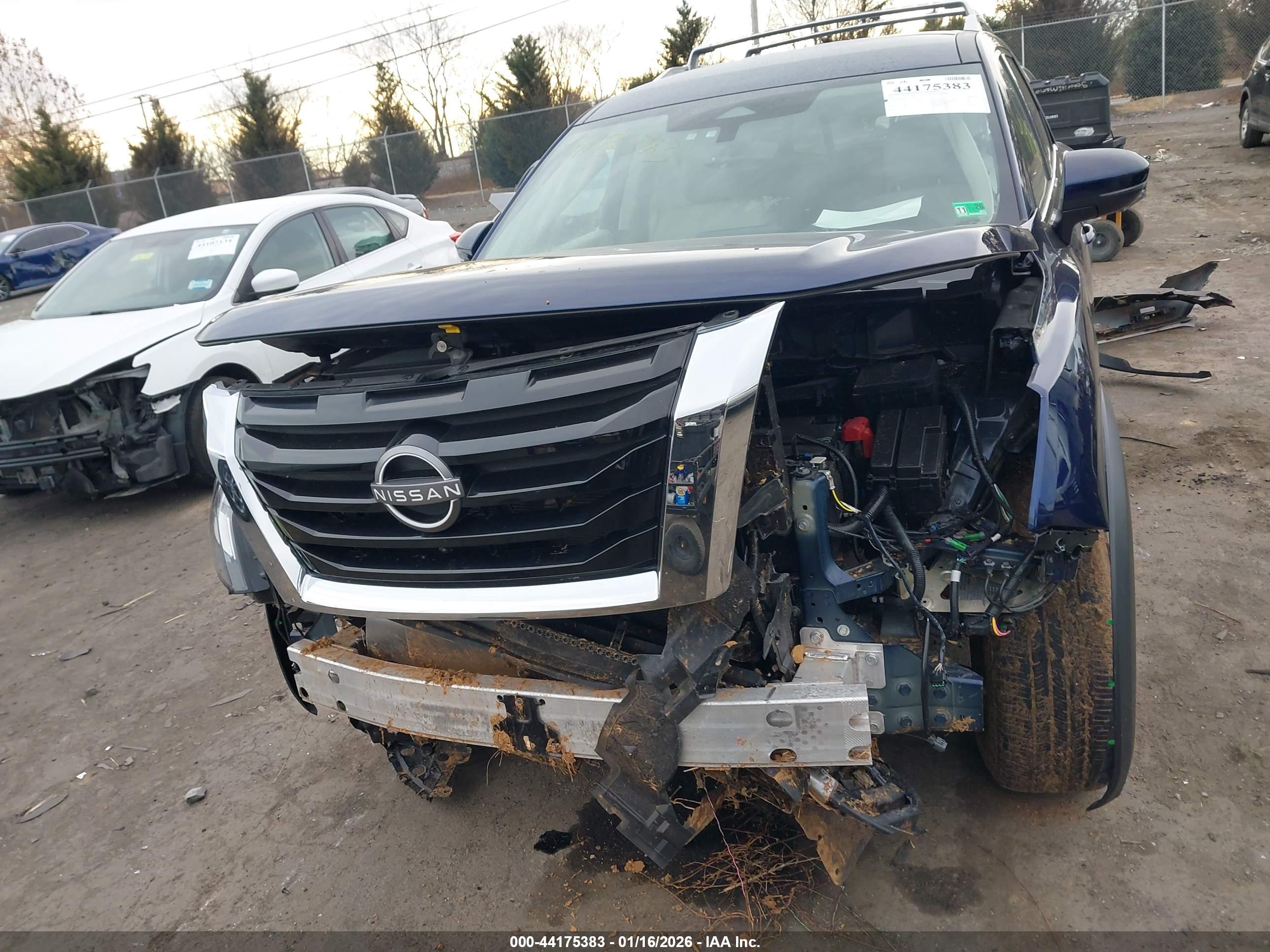 NISSAN PATHFINDER image 6