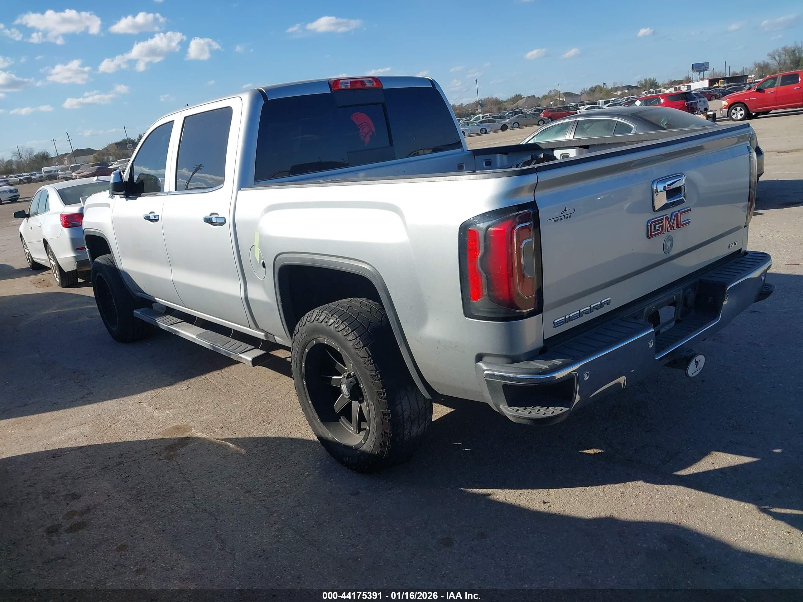 GMC SIERRA image 3