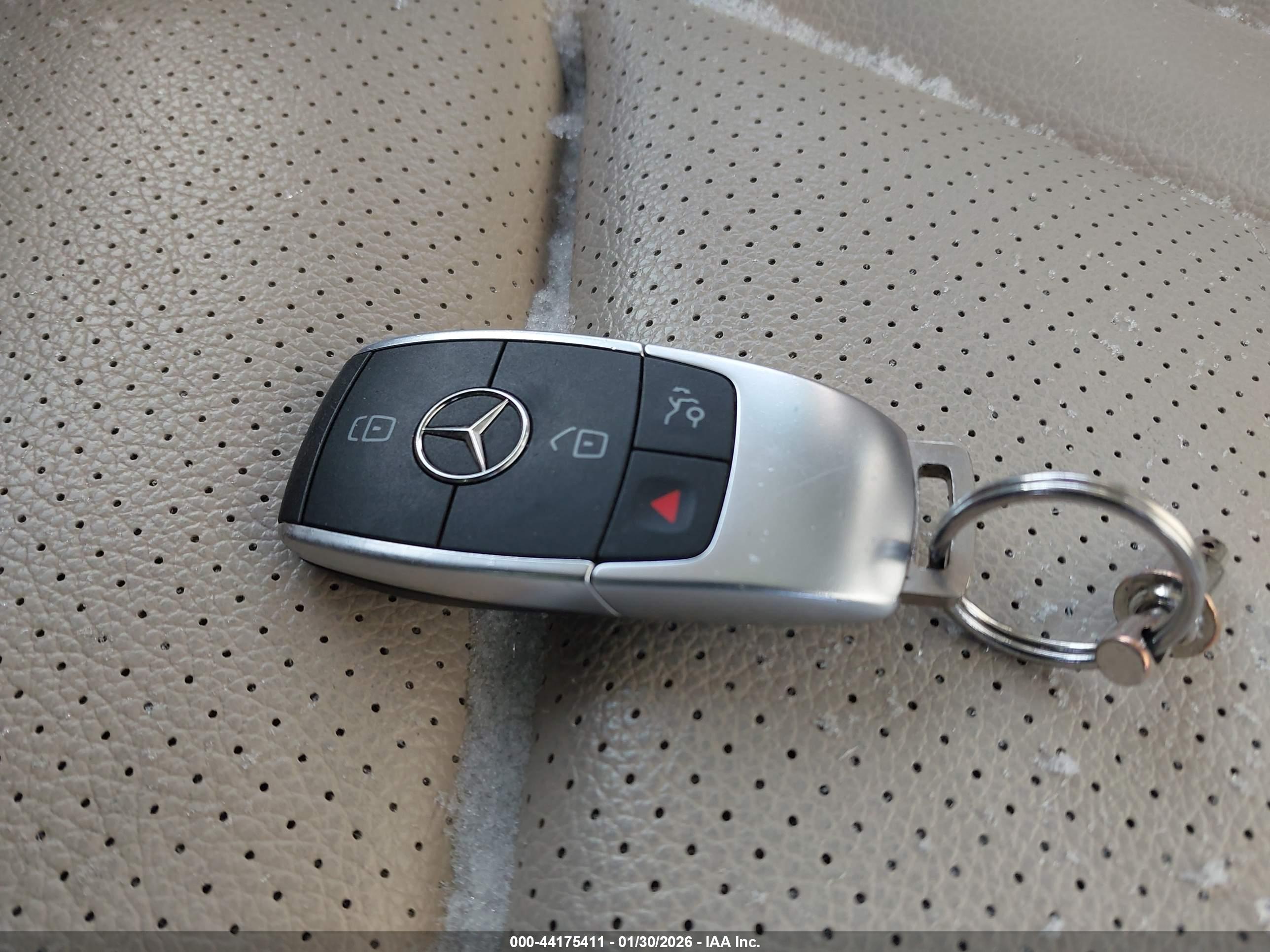 MERCEDES-BENZ GLC image 11