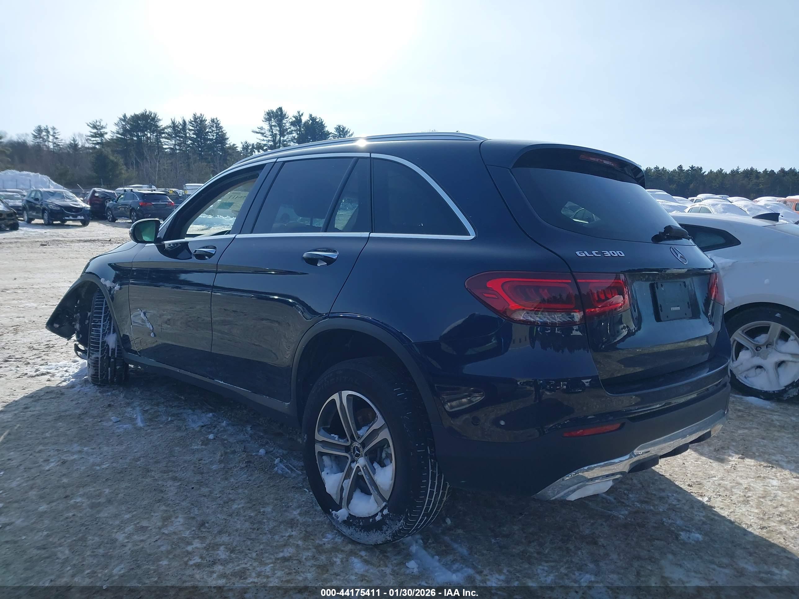MERCEDES-BENZ GLC image 3