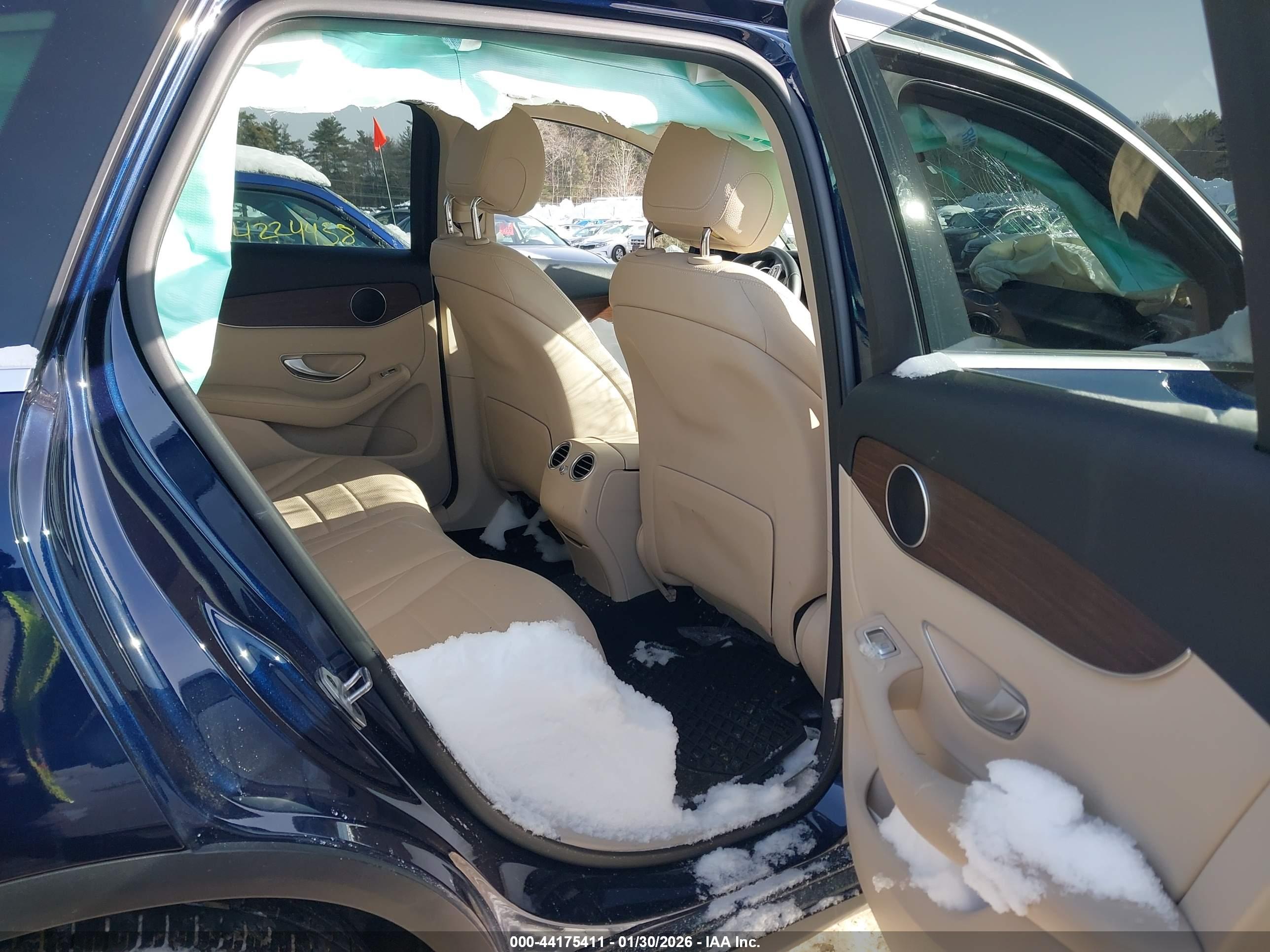 MERCEDES-BENZ GLC image 8