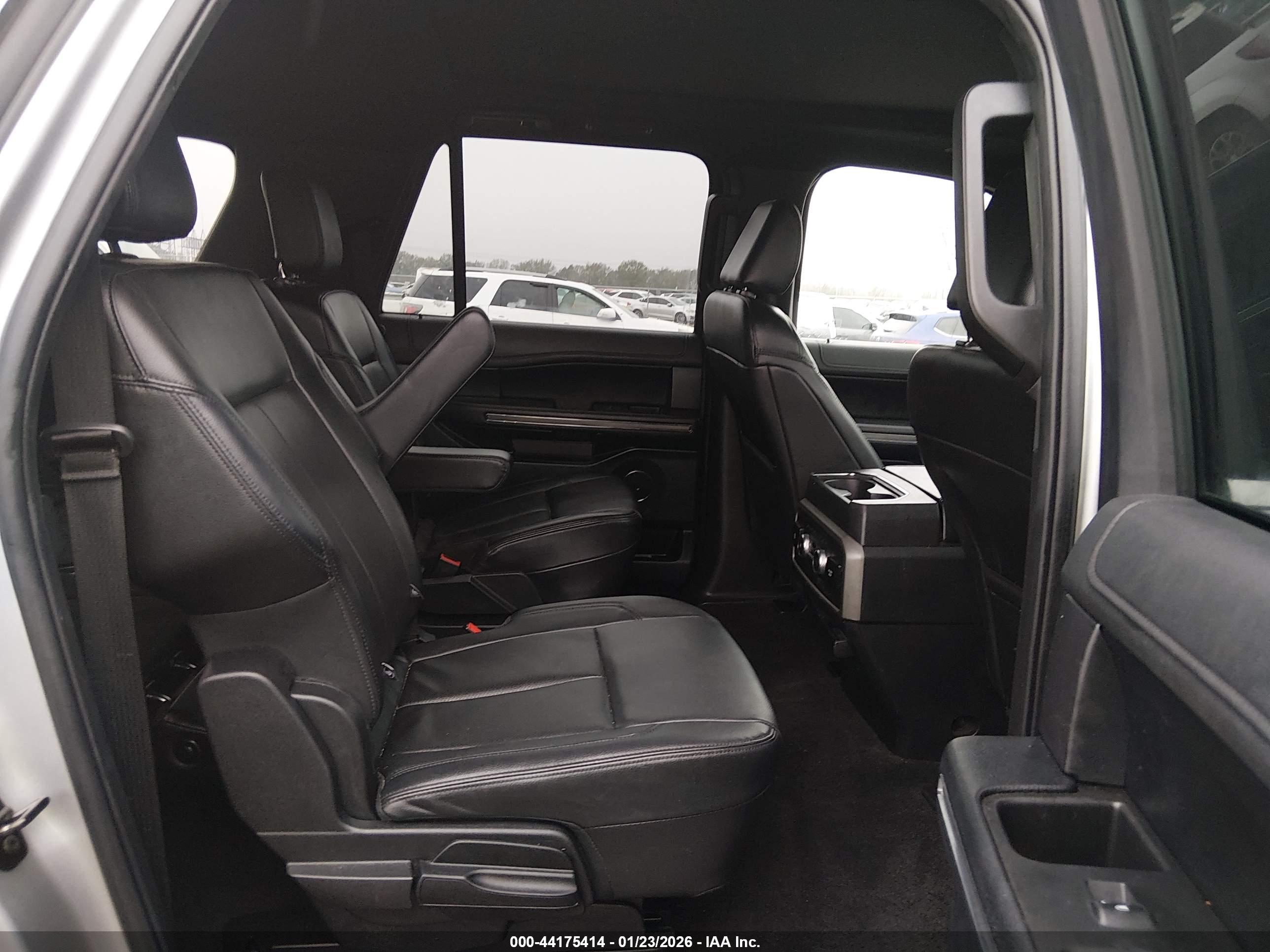 FORD EXPEDITION image 8