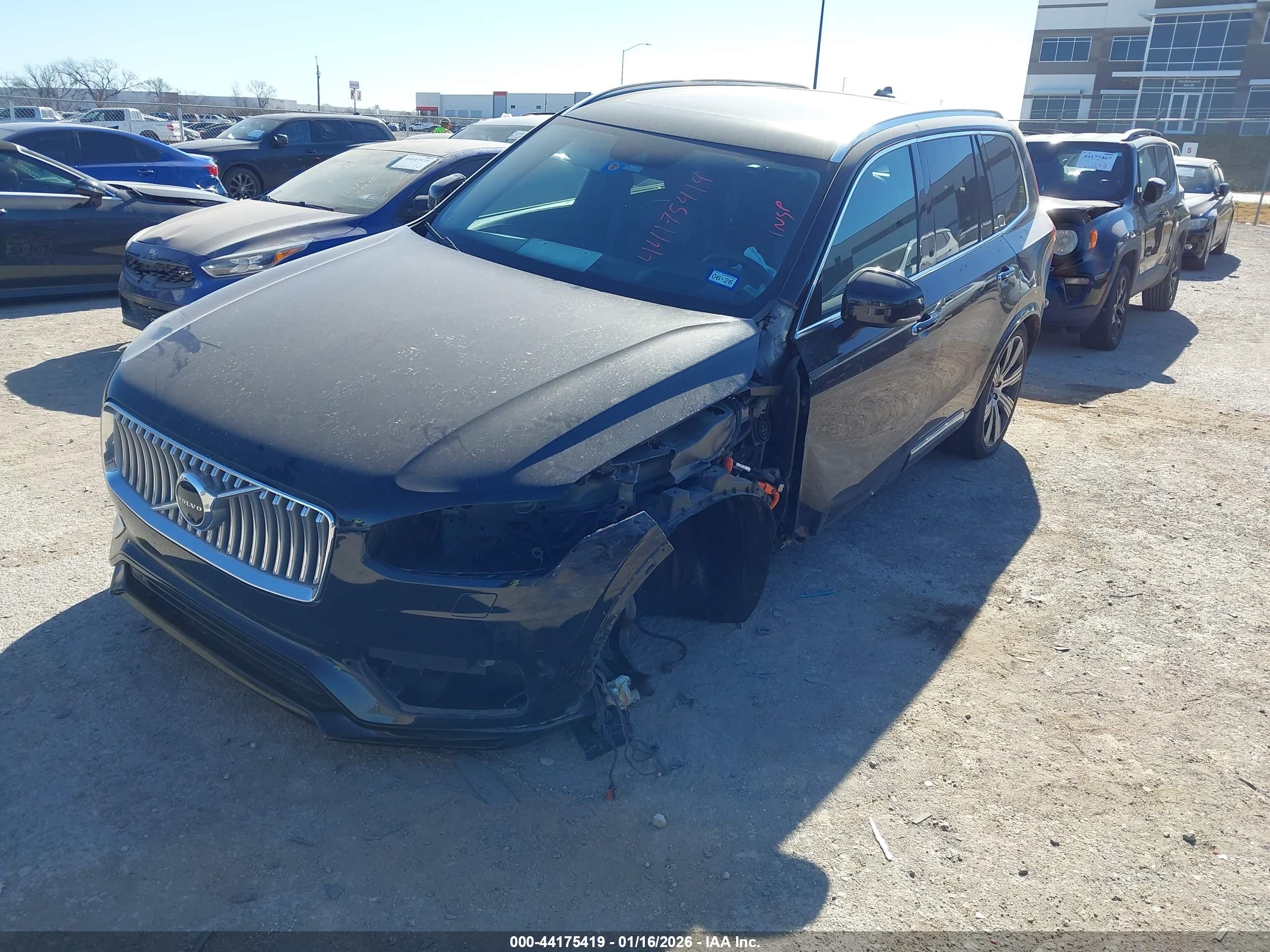VOLVO XC90 image 2