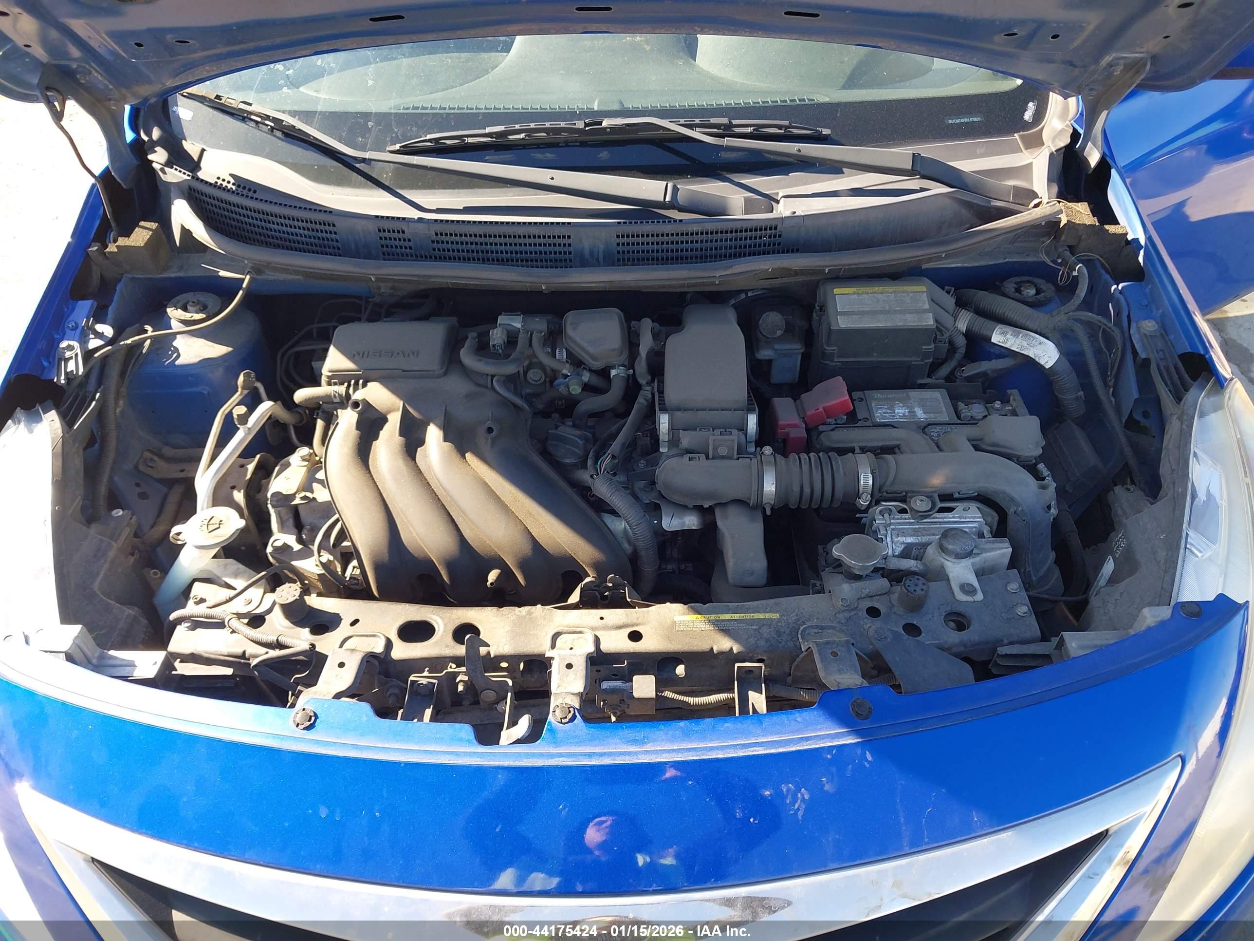 NISSAN VERSA image 10