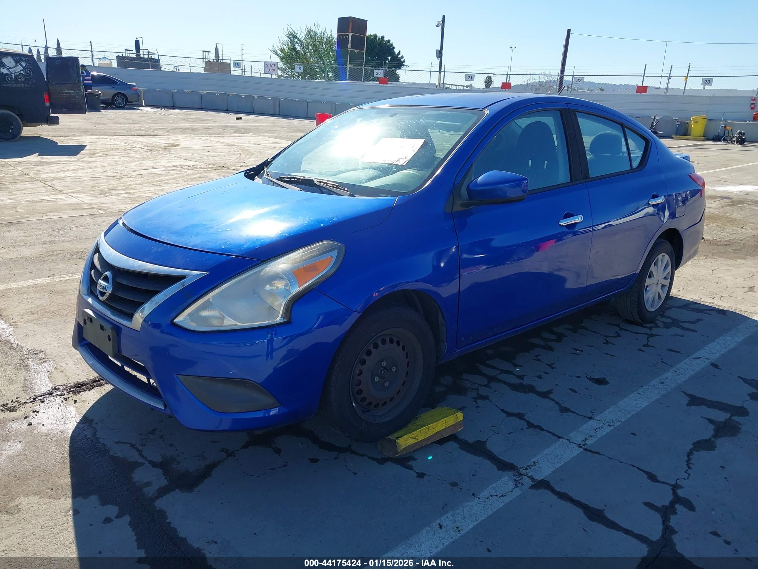 NISSAN VERSA image 2