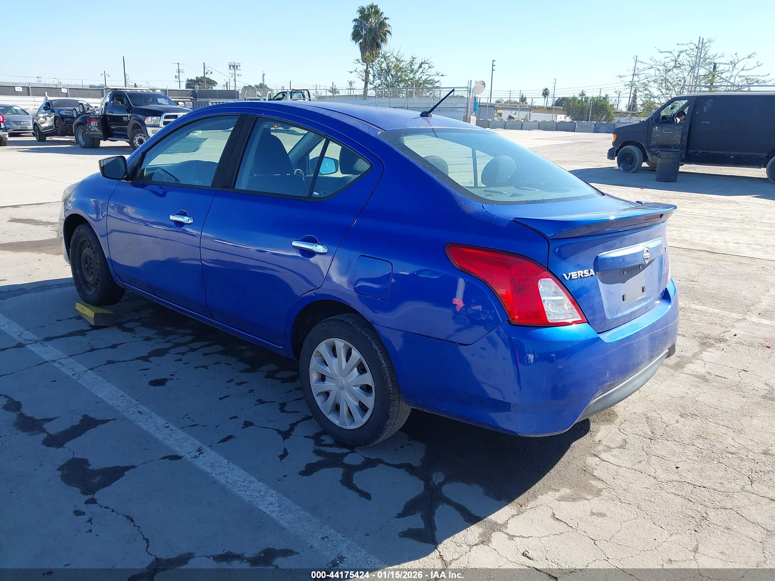 NISSAN VERSA image 3