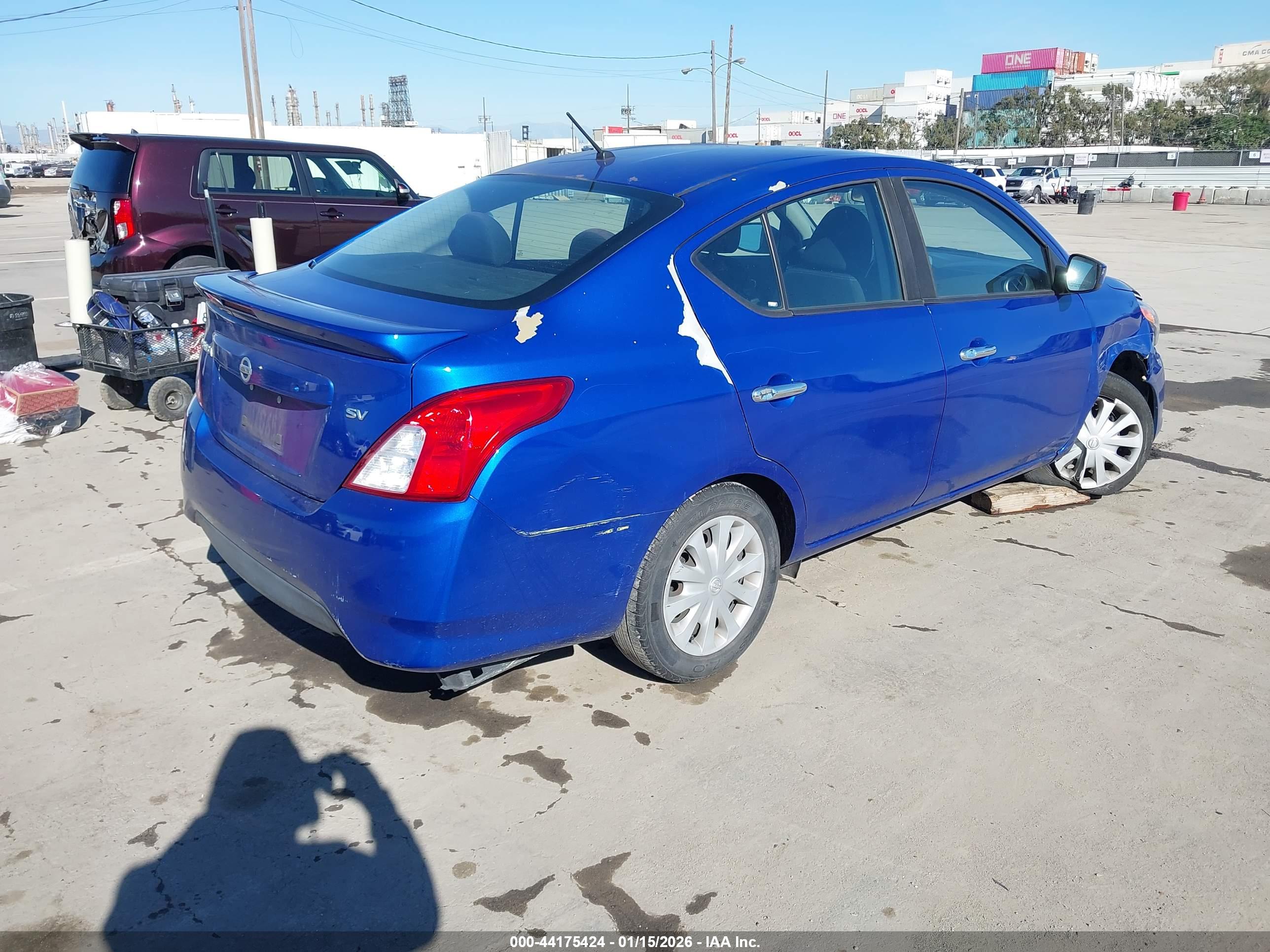 NISSAN VERSA image 4