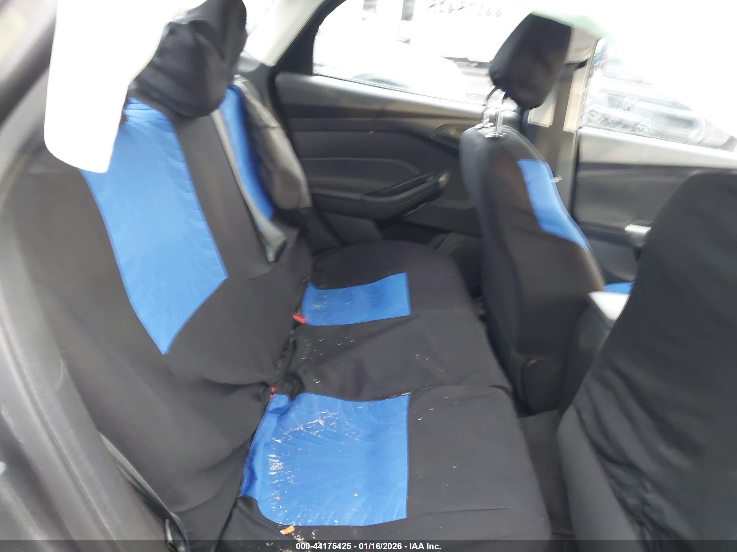 FORD FOCUS image 8