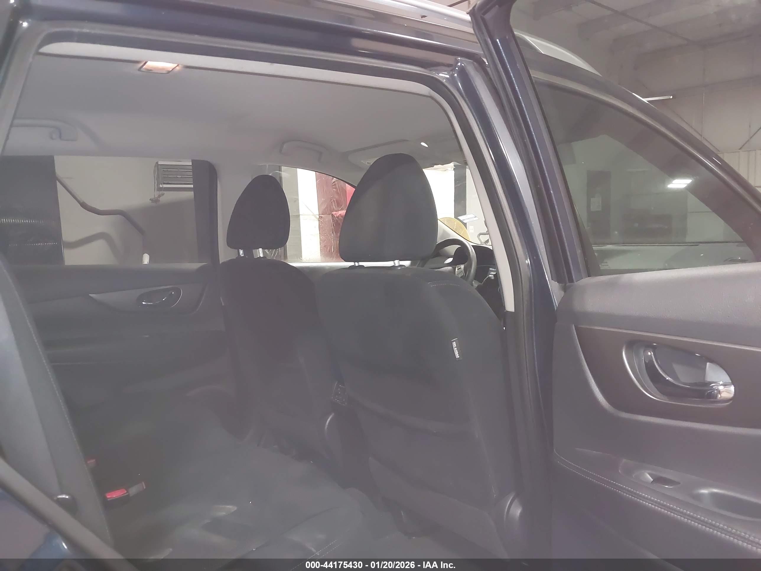 NISSAN ROGUE image 8