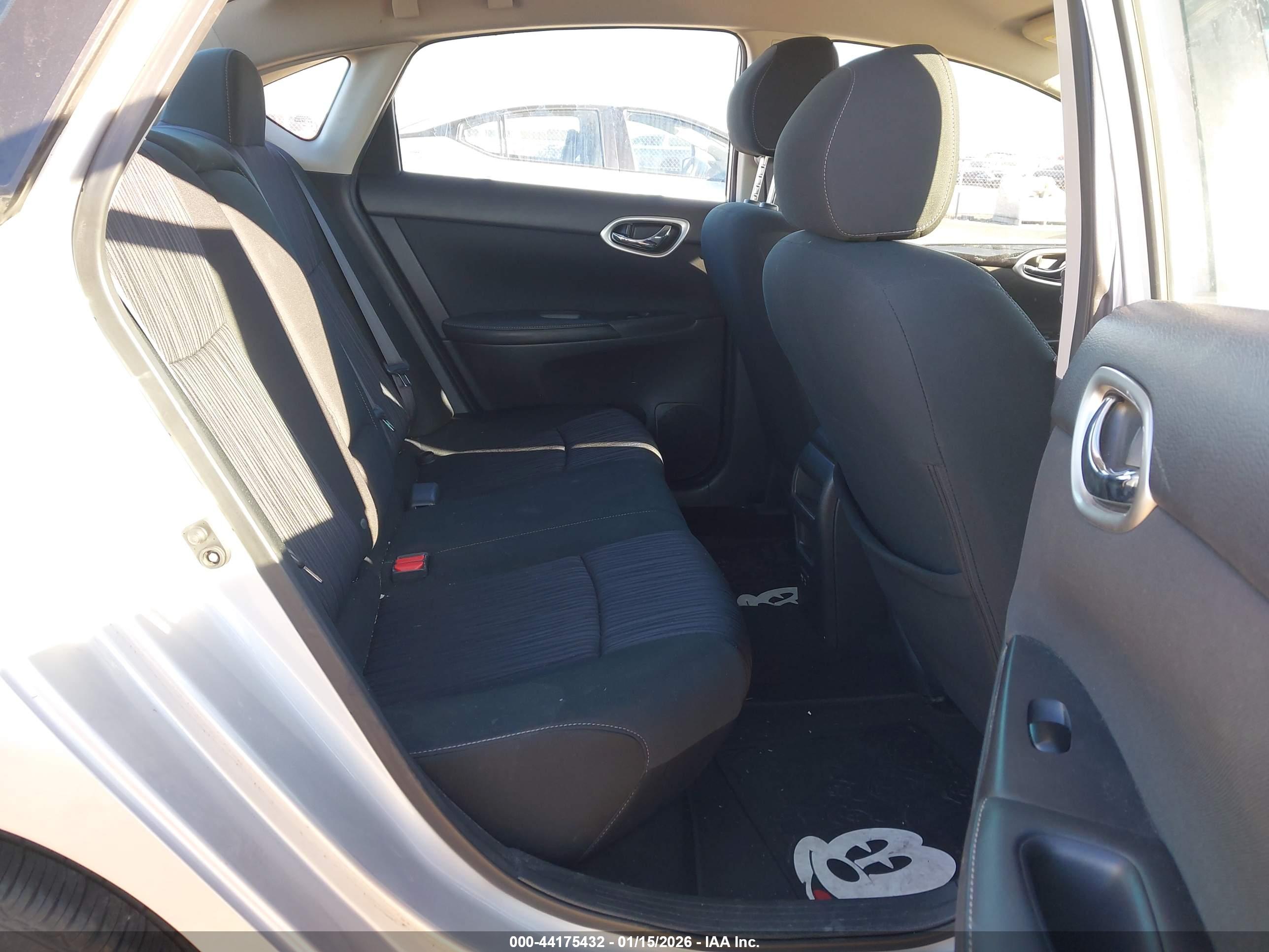 NISSAN SENTRA image 8