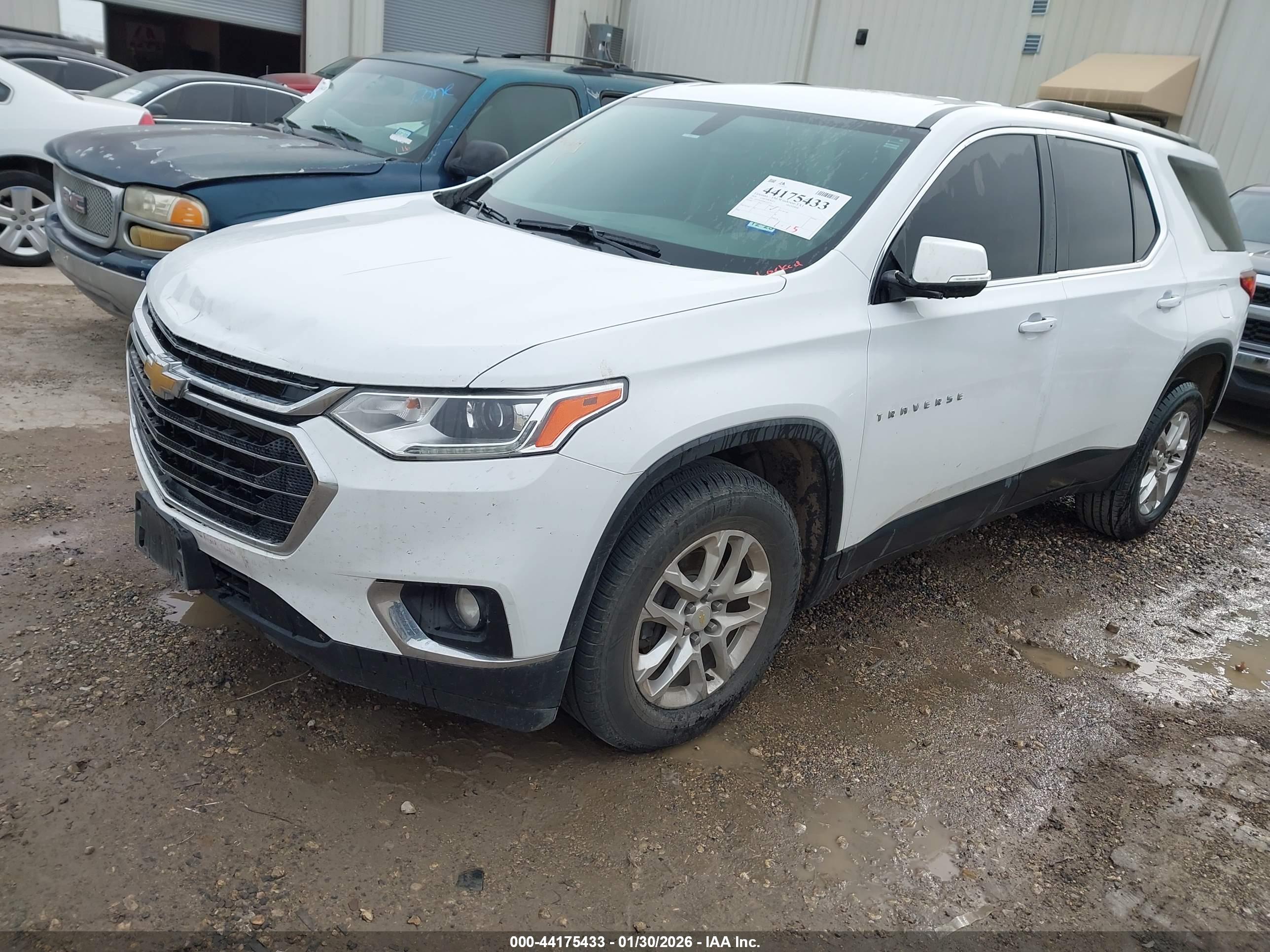 CHEVROLET TRAVERSE image 2