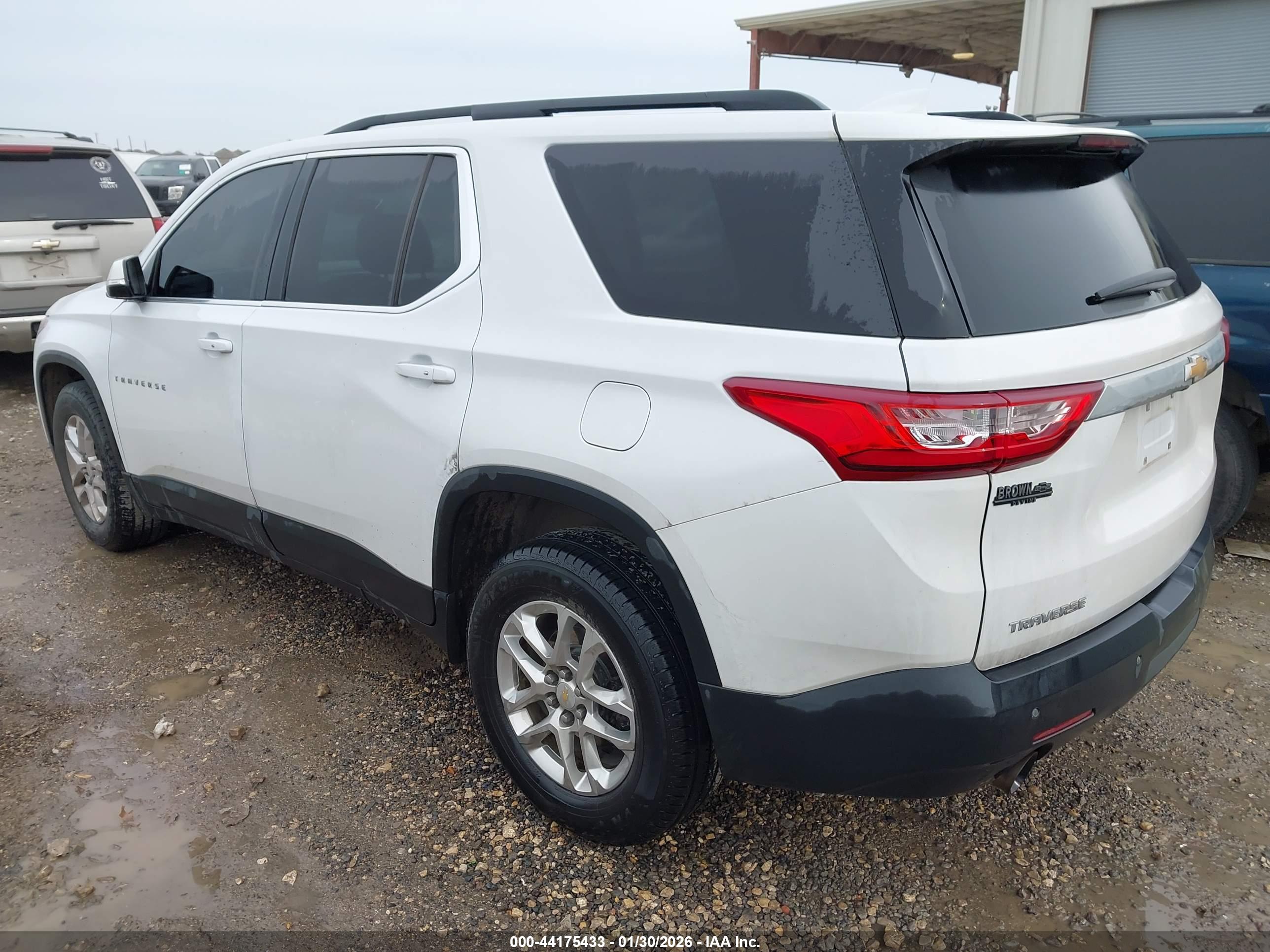 CHEVROLET TRAVERSE image 3