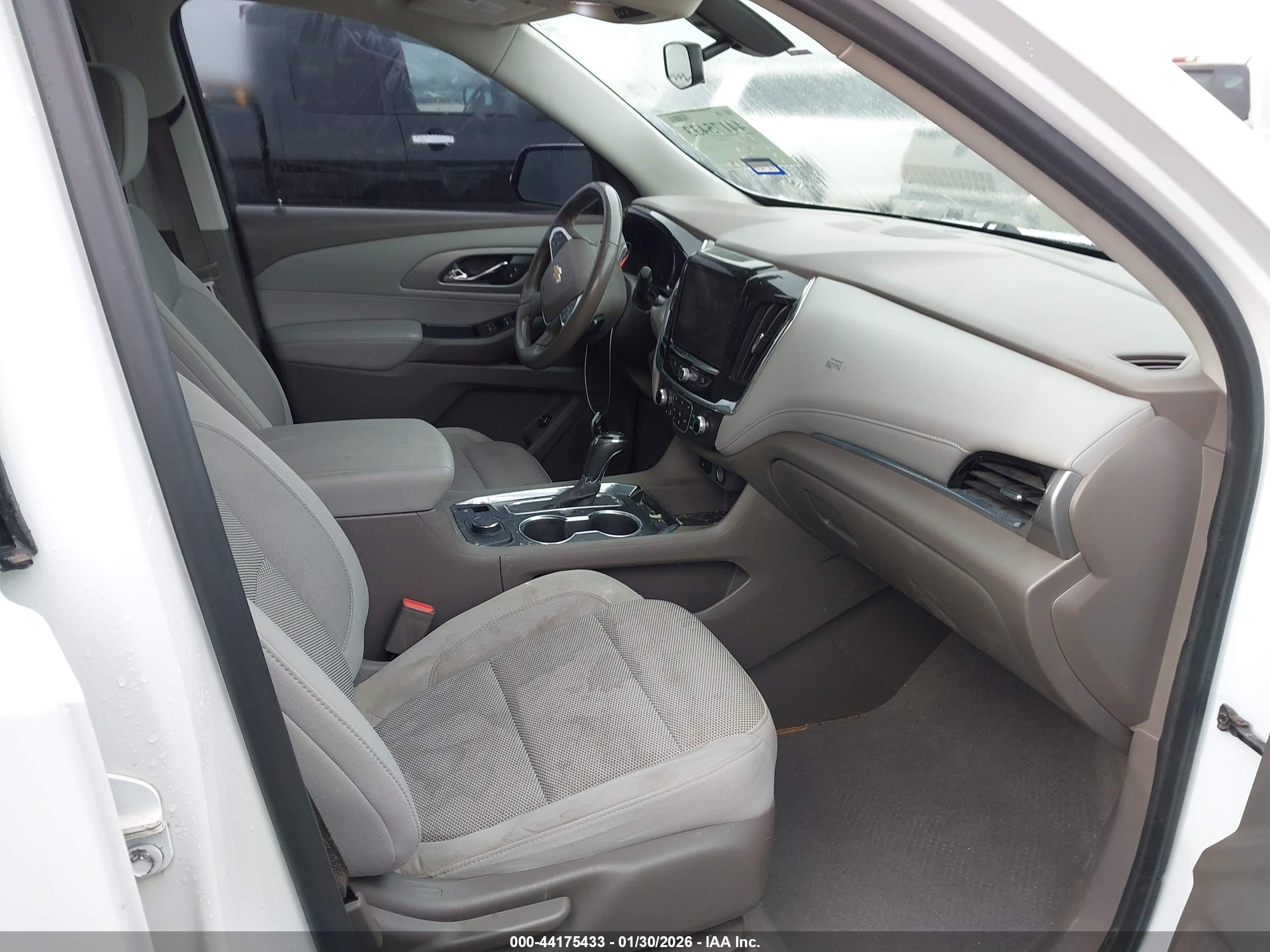 CHEVROLET TRAVERSE image 5
