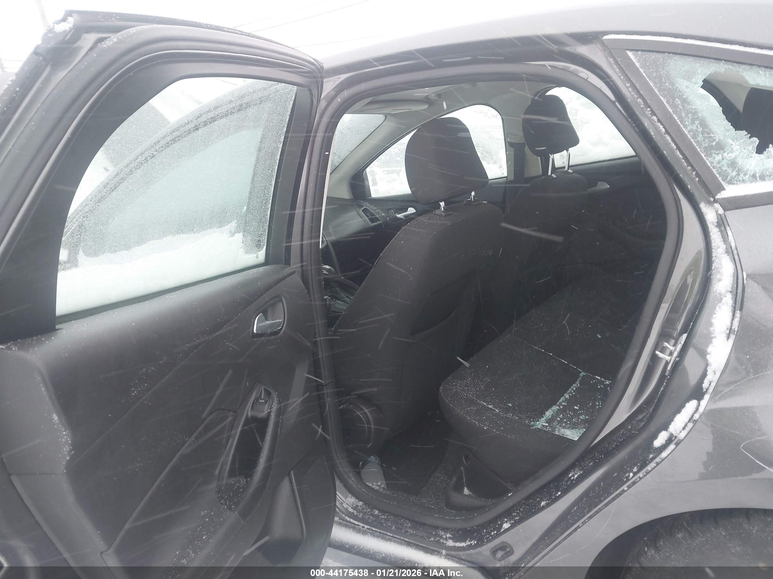 FORD FOCUS image 8