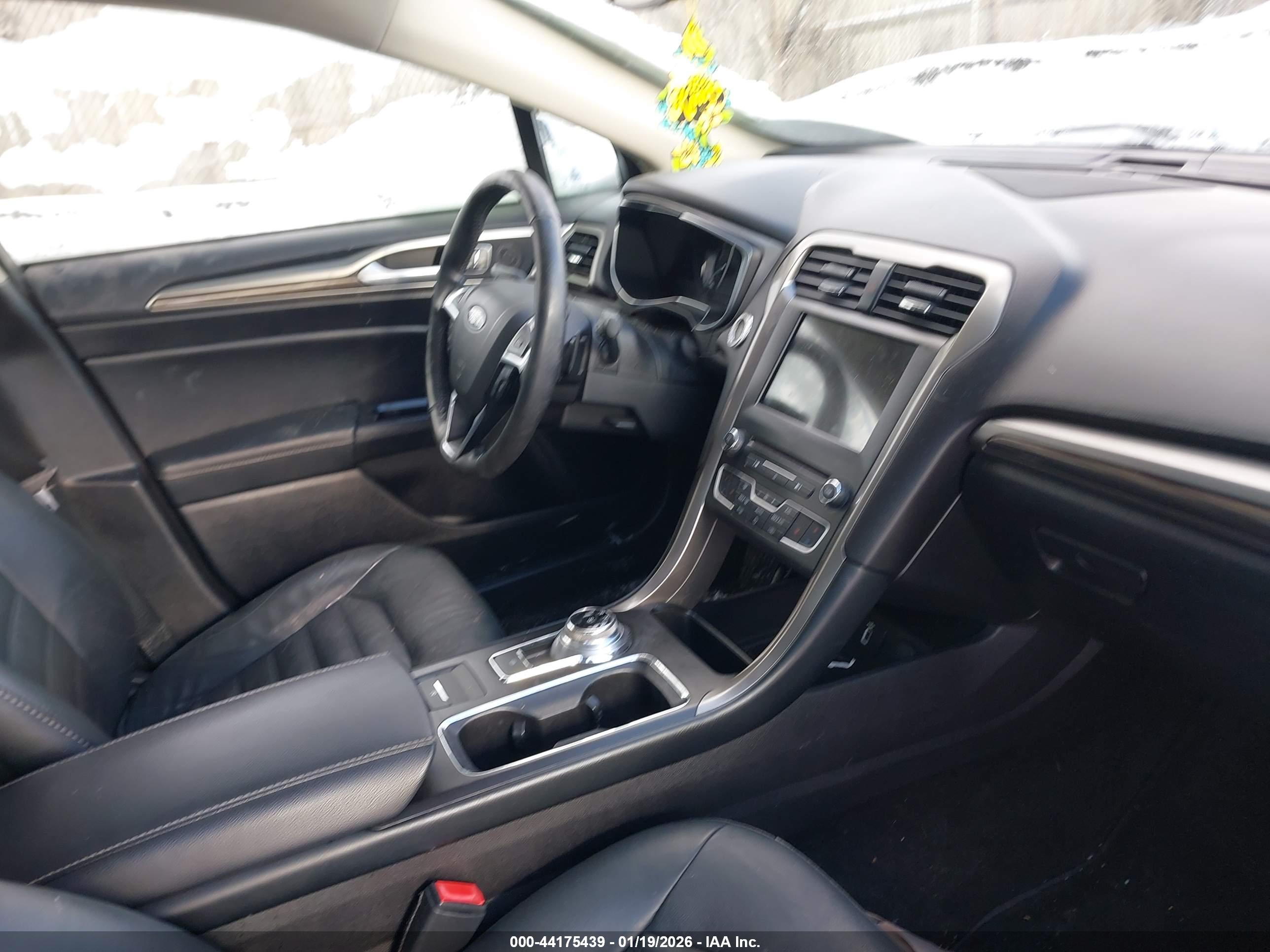 FORD FUSION image 5