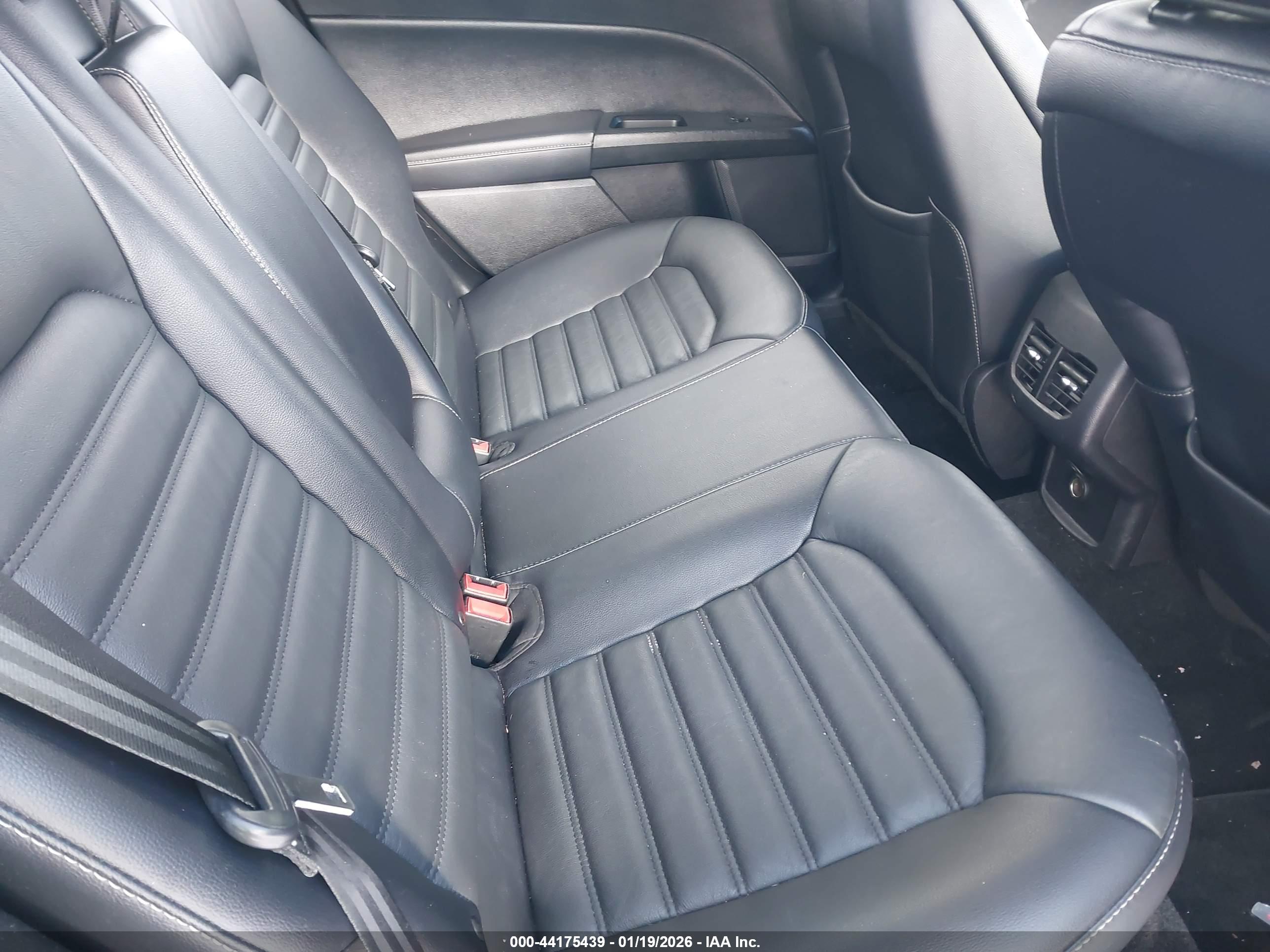 FORD FUSION image 8